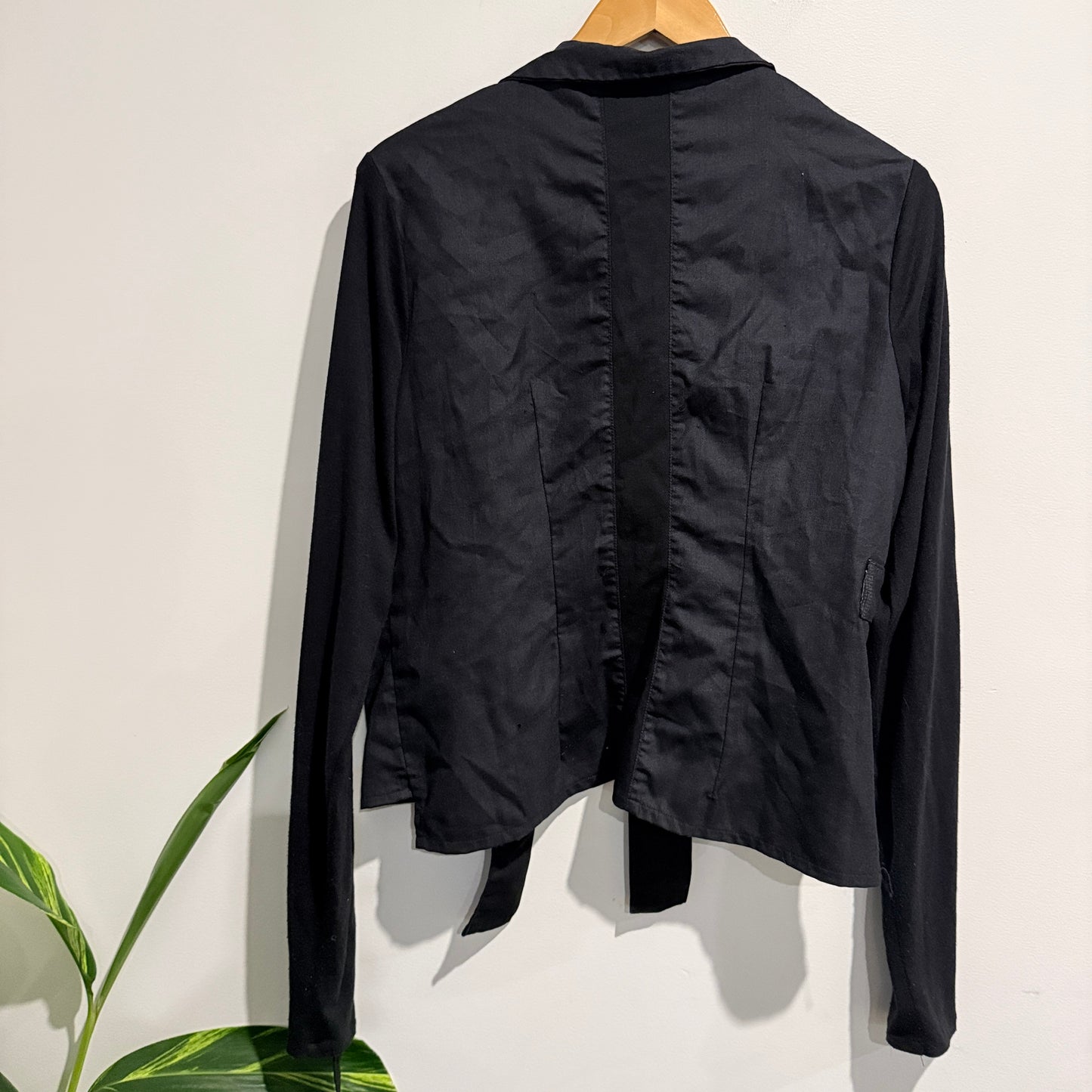 Brand Unknown Black Textured Jacket With Long Straps Size U/Arm to U/Arm 53cm