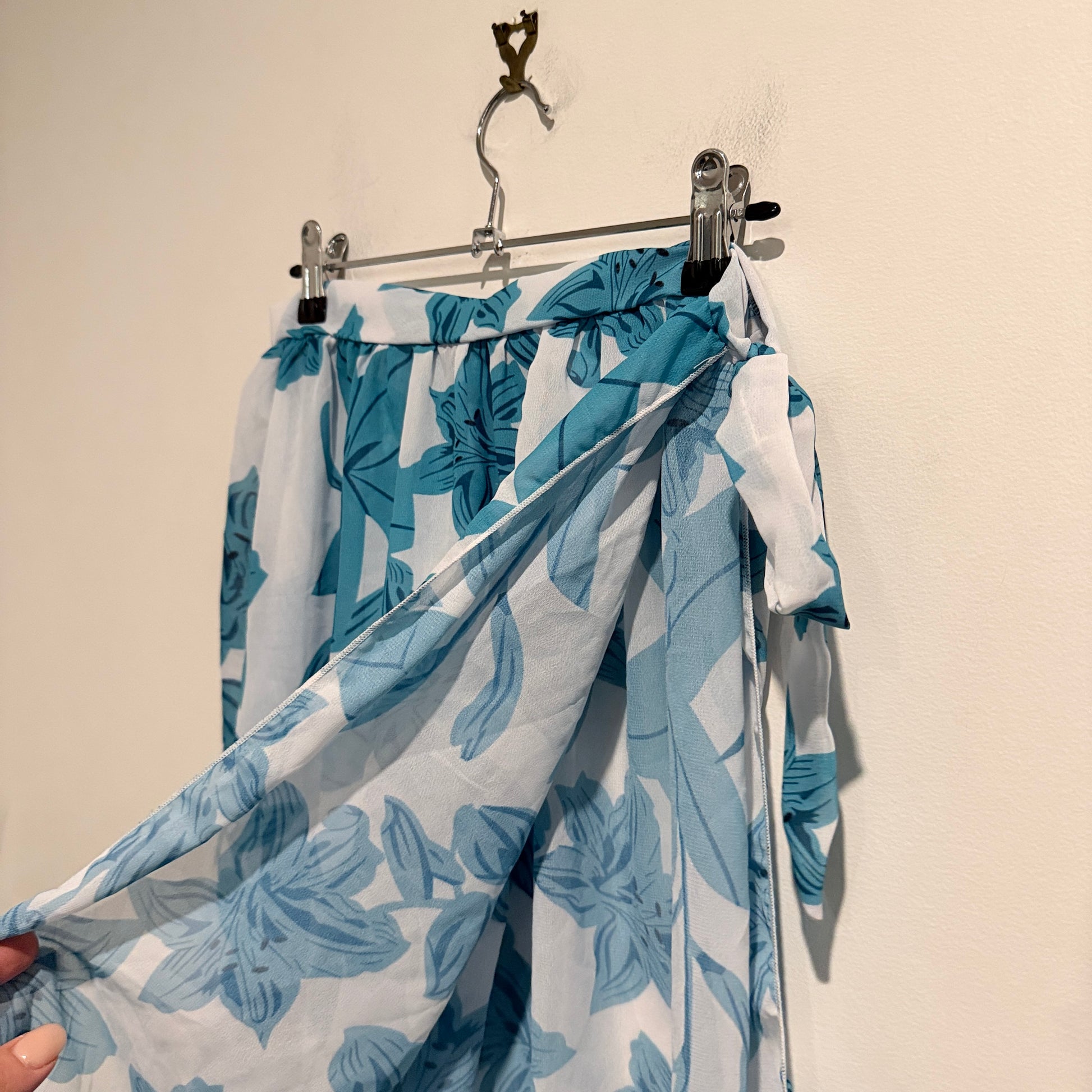 Brand Unknown Blue And White Floral Print Maxi Skirt