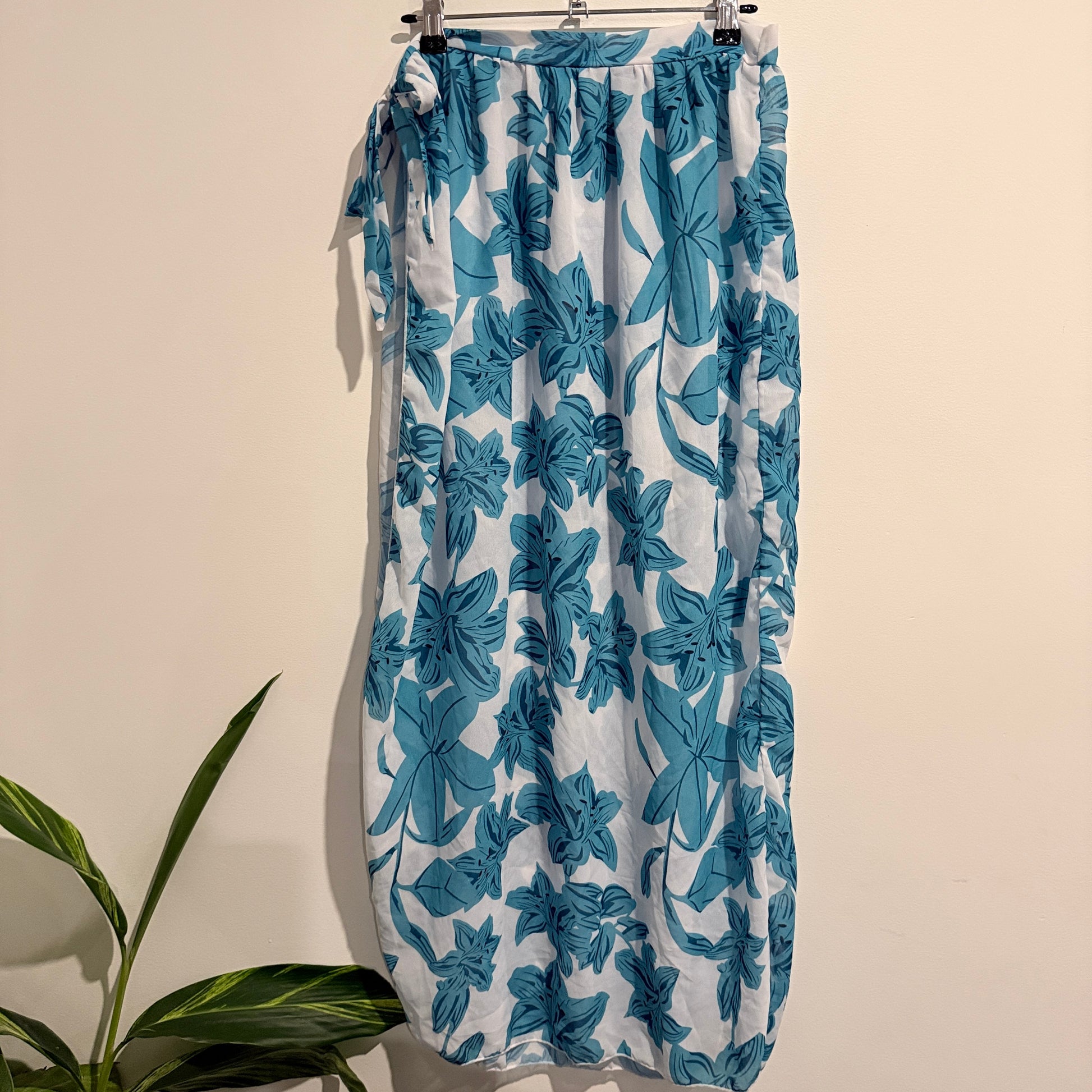 Brand Unknown Blue And White Floral Print Maxi Skirt