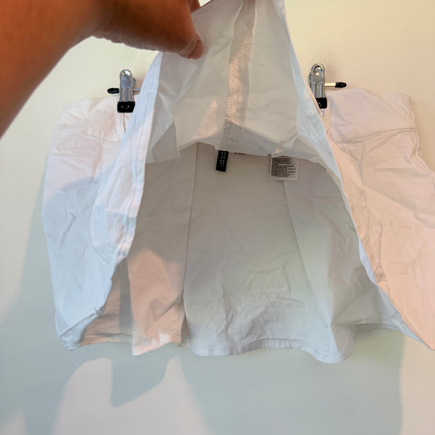 H & M White Pleated Mini Skirt Size L