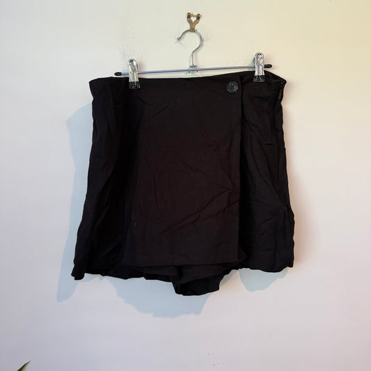 H & M Black Wraparound Skort Size 42