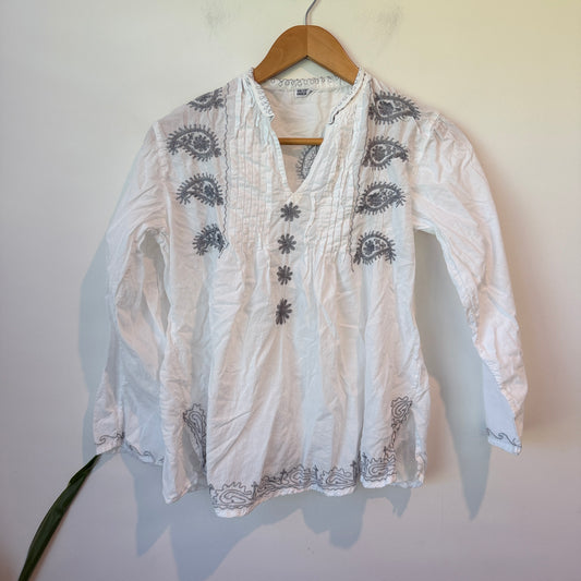 Brand Unknown Embroidered White Kaftan Top. Size U/Arm to U/Arm 50cm