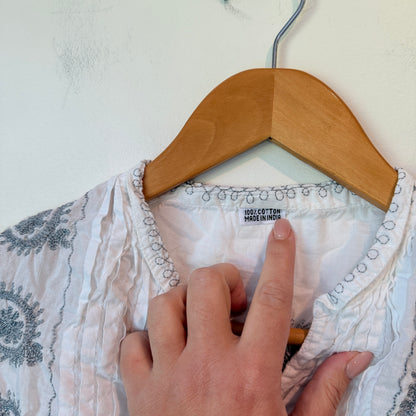 Brand Unknown Embroidered White Kaftan Top. Size U/Arm to U/Arm 50cm