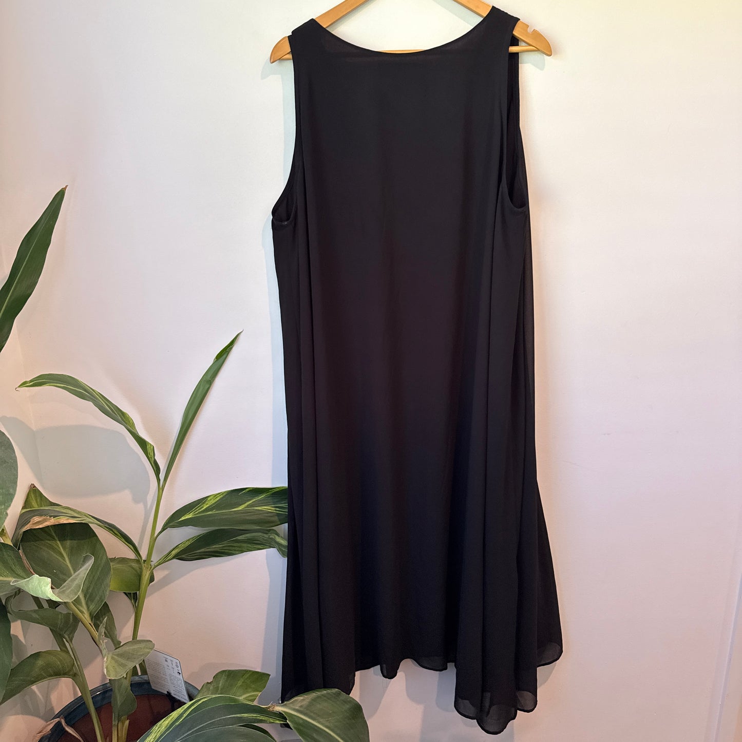 Tradie Trischer Sleeveless Black Maxi Dress Size 2XL