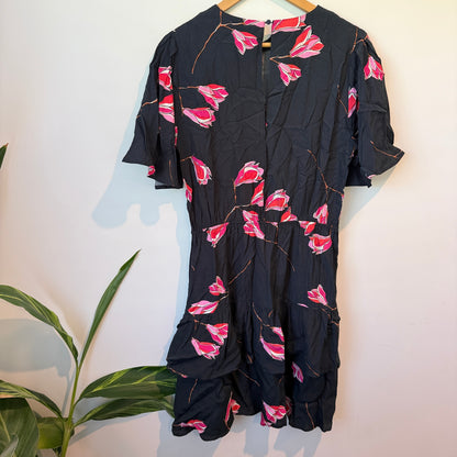 Yas Black Floral Print Short-sleeved Mini Dress. Size L