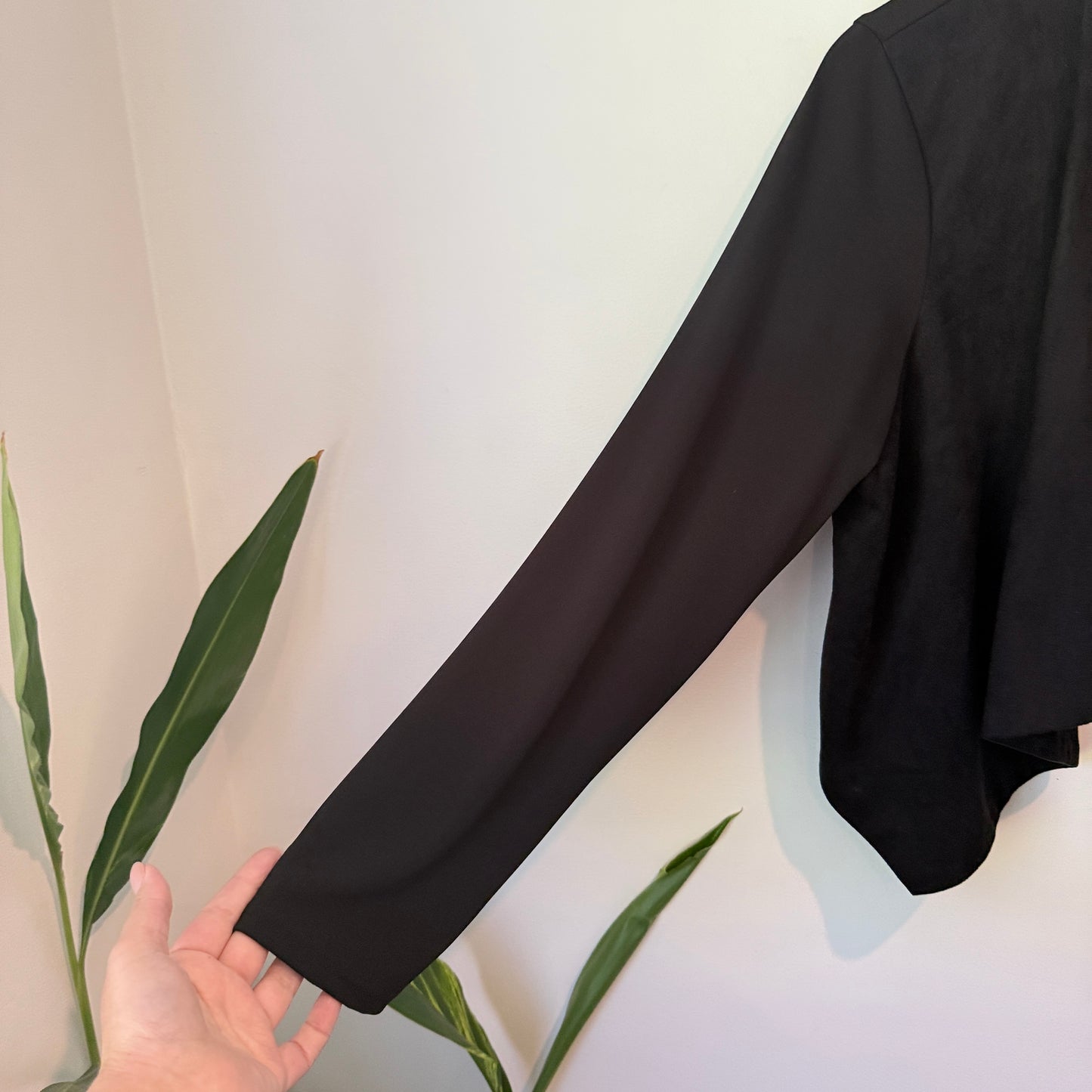 Brand Unknown Black And Pink Hanky Hem Tunic Top Size U/Arm to U/Arm 43cm