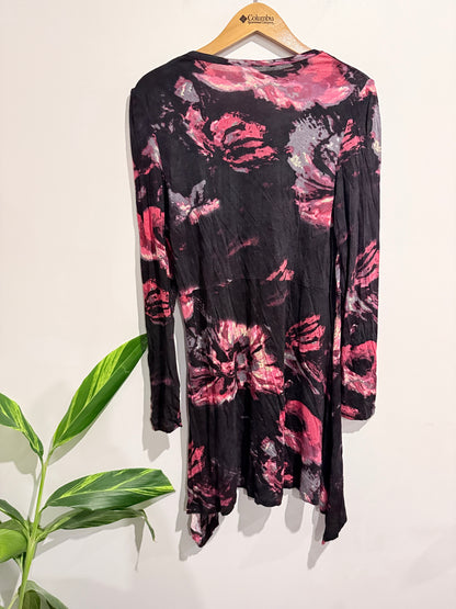 Brand Unknown Black And Pink Hanky Hem Tunic Top Size U/Arm to U/Arm 43cm