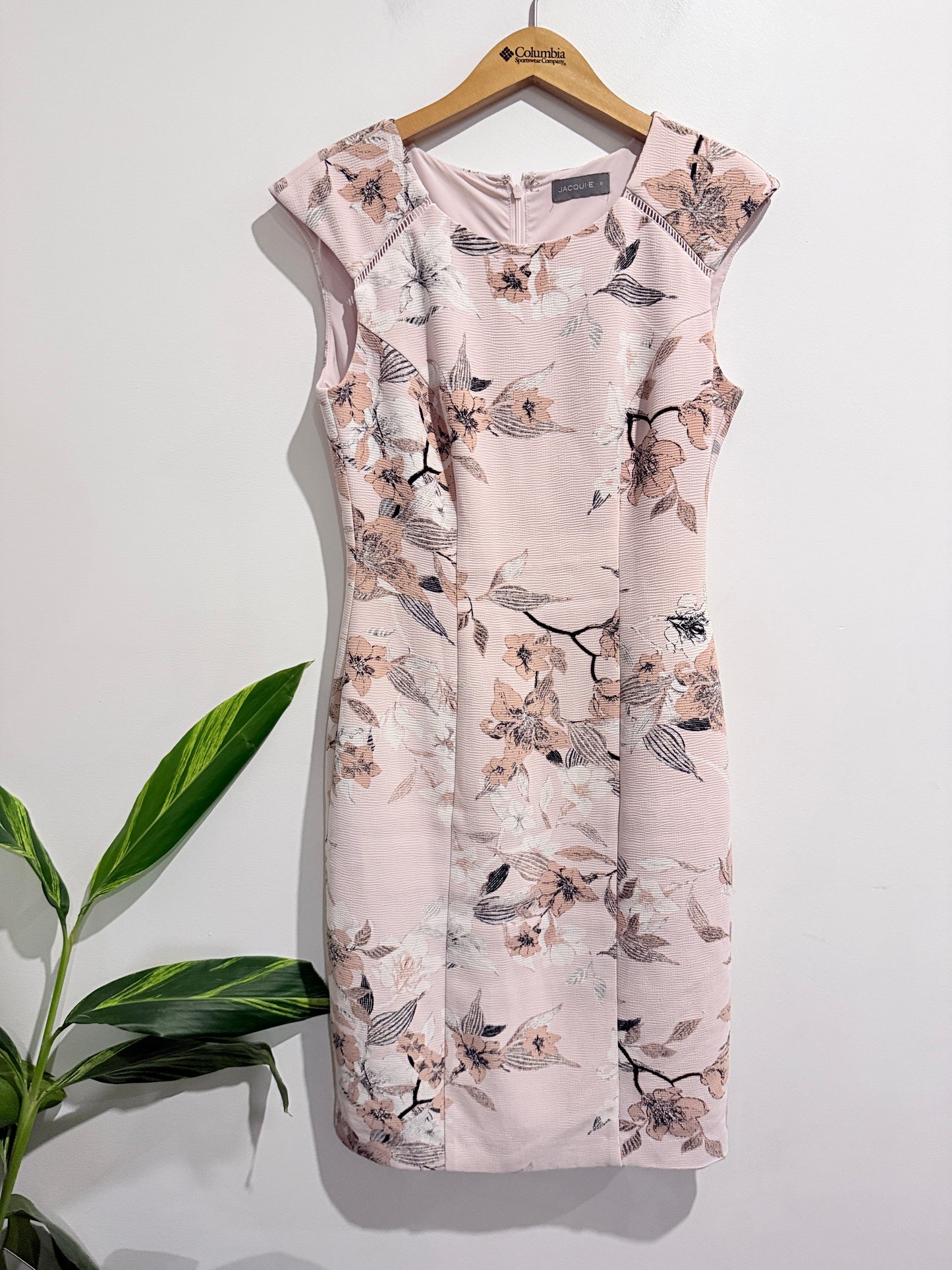Jacqui. E Blush Pink Floral Dress Size M
