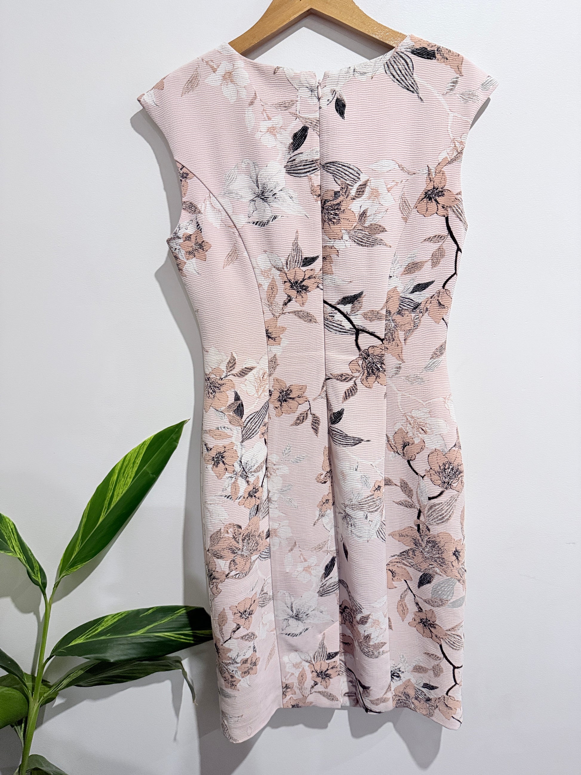 Jacqui. E Blush Pink Floral Dress Size M