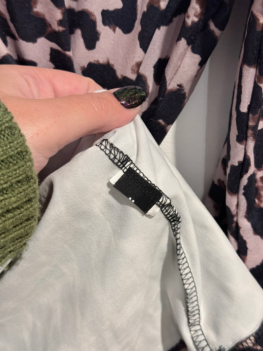 Brand Unknown Long Sleeve Leopard Print Top Size U/Arm to U/Arm 46cm