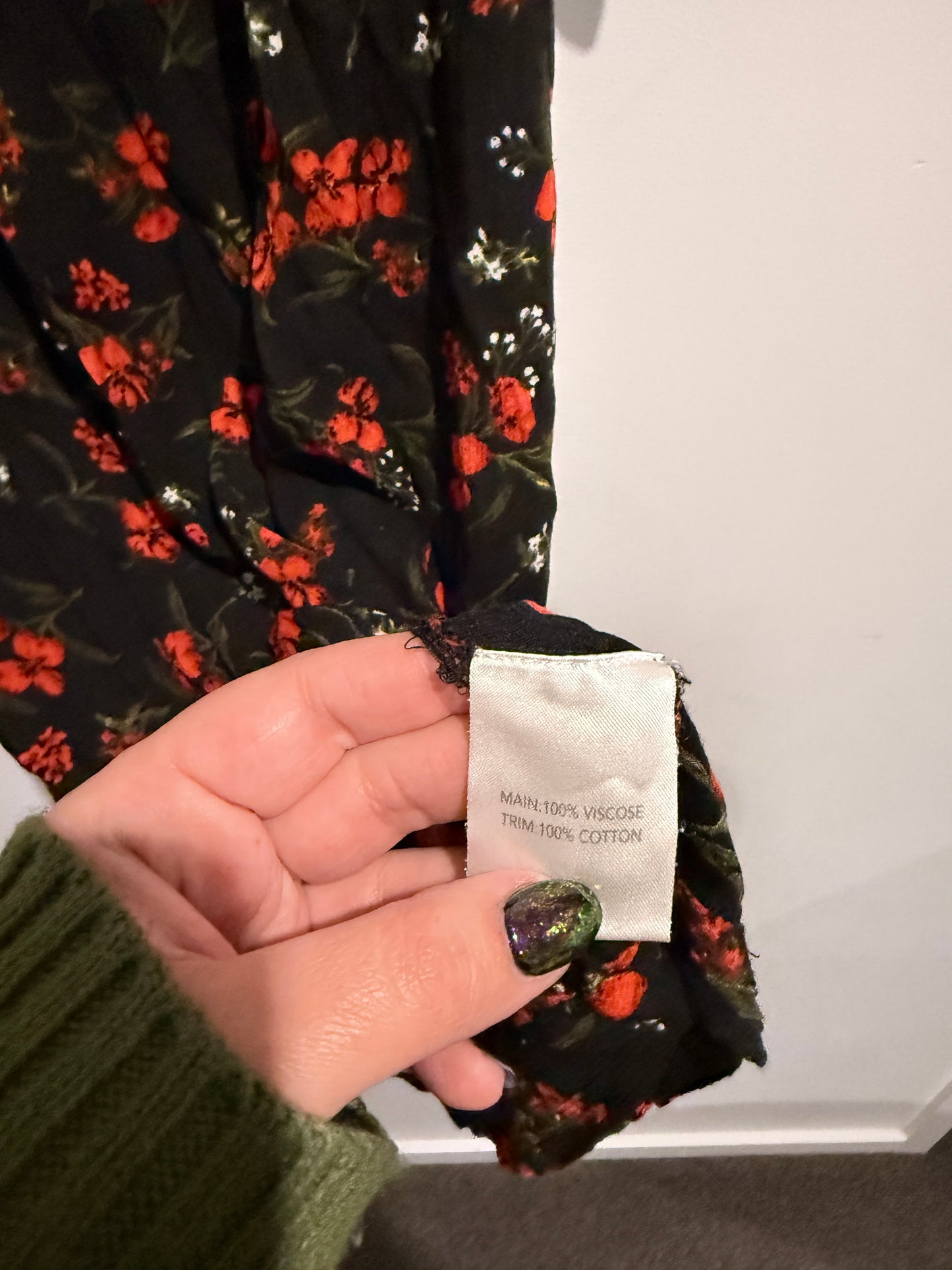 Brand Unknown Brand Black And Red Floral Print Mini Dress Size U/Arm to U/arm 65cm