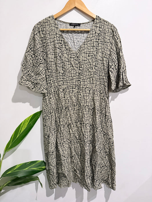 Nifty Soul Fervente Printed Short Sleeve Midi Dress. Size 12