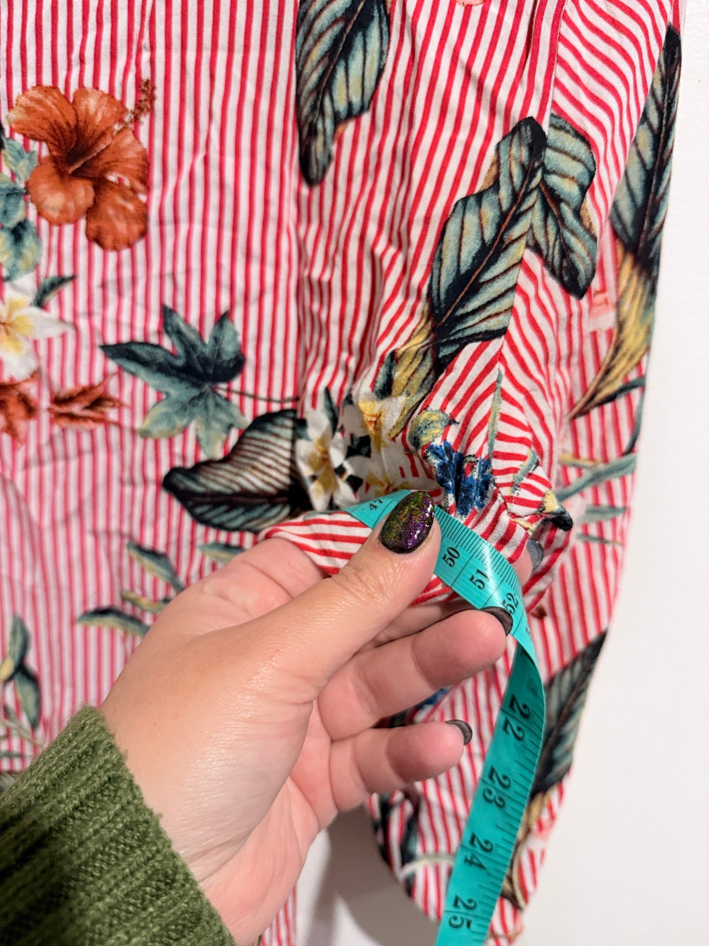 Brand Unknown Floral Print Henley Shirt Size XL | Size: U/Arm To U/Arm 51cm Size XL