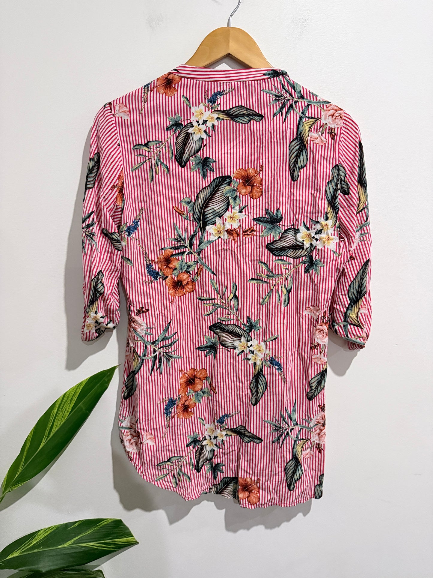 Brand Unknown Floral Print Henley Shirt Size XL | Size: U/Arm To U/Arm 51cm Size XL