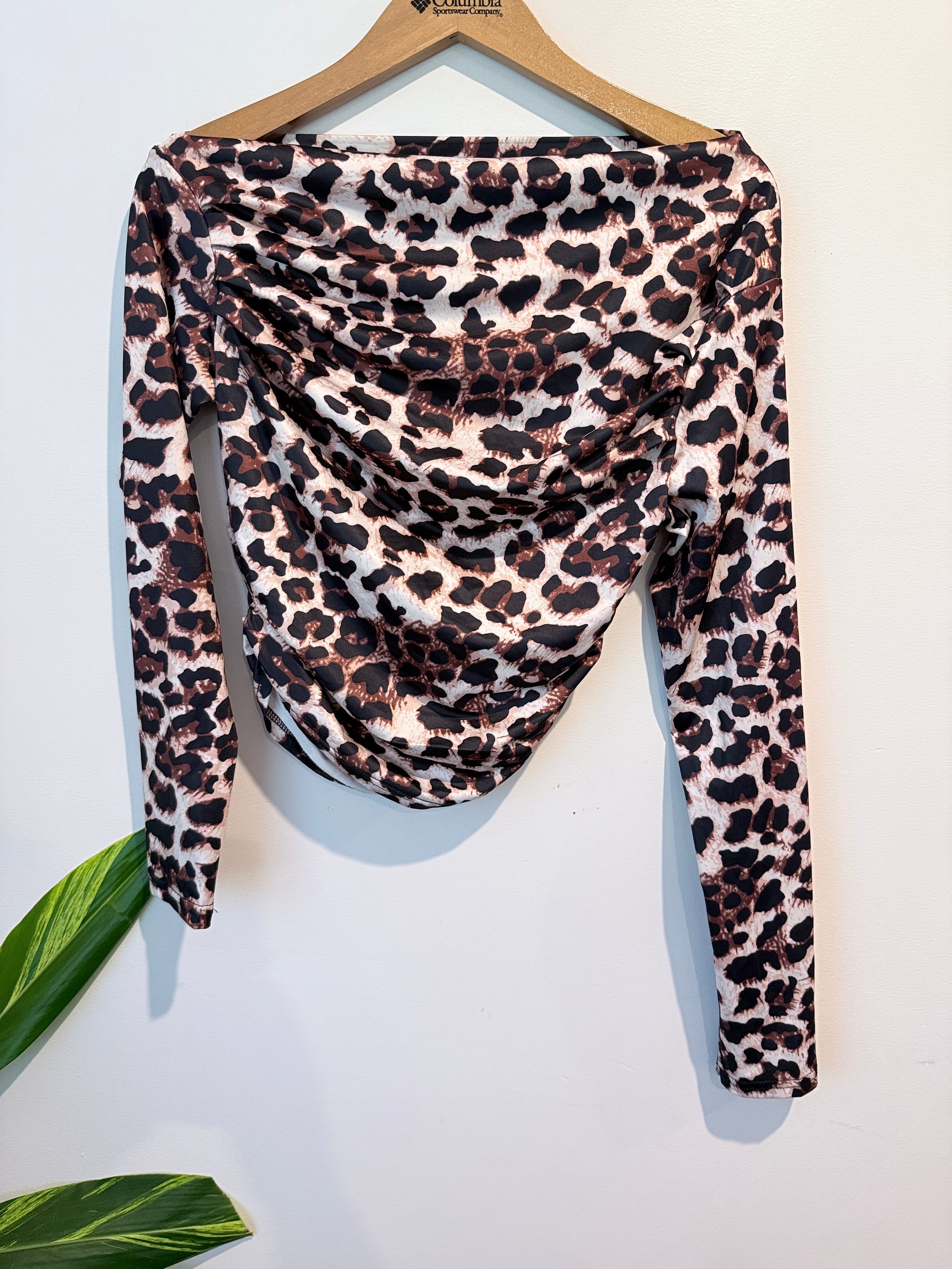 Brand Unknown Leopard Print Off-the-shoulder Top. Size M