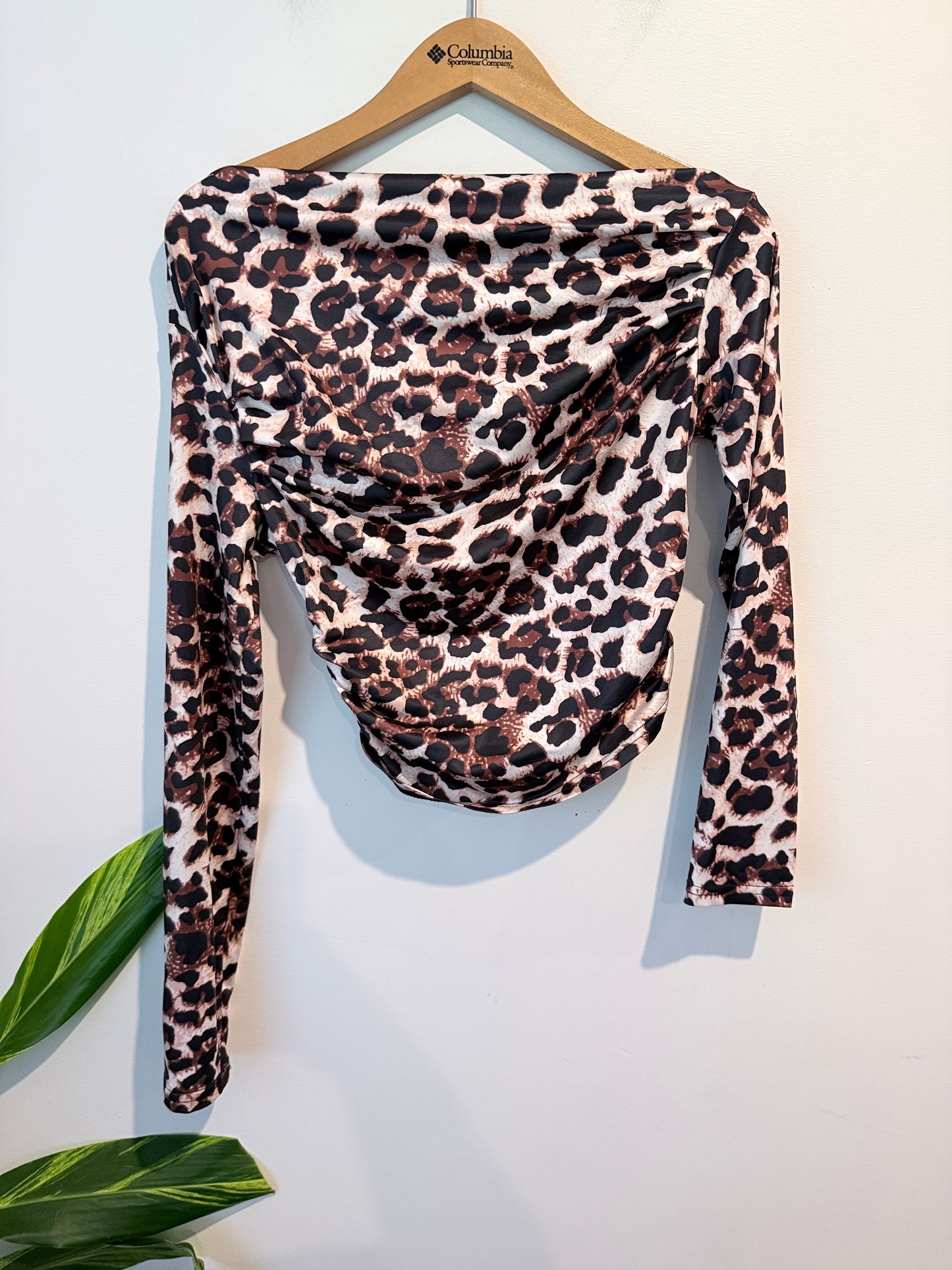 Brand Unknown Leopard Print Off-the-shoulder Top. Size M