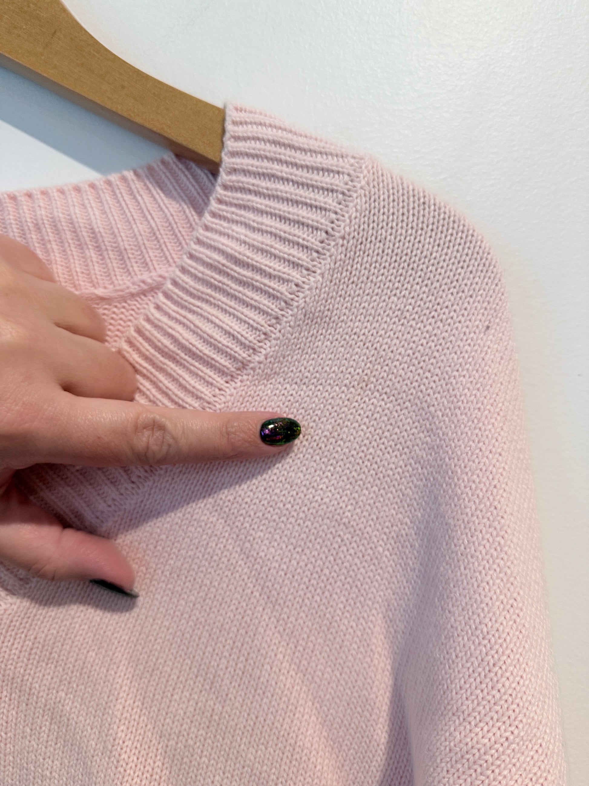 Dotti Light Pink V-neck Sweater. Size XS