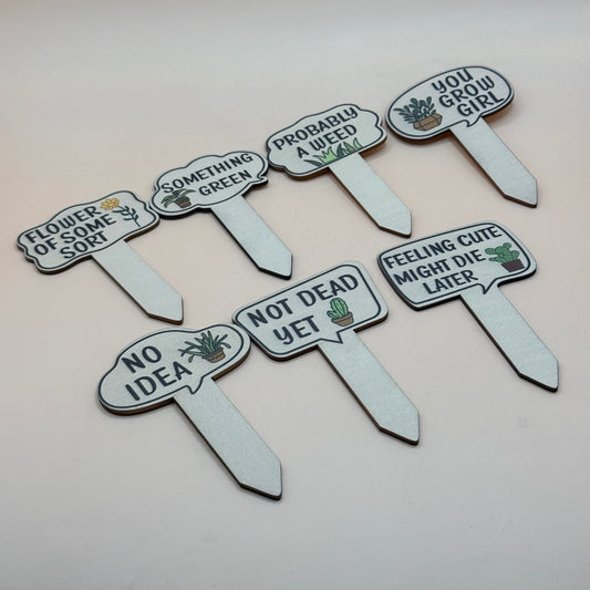 8x Wooden Plant Marker Signs Set