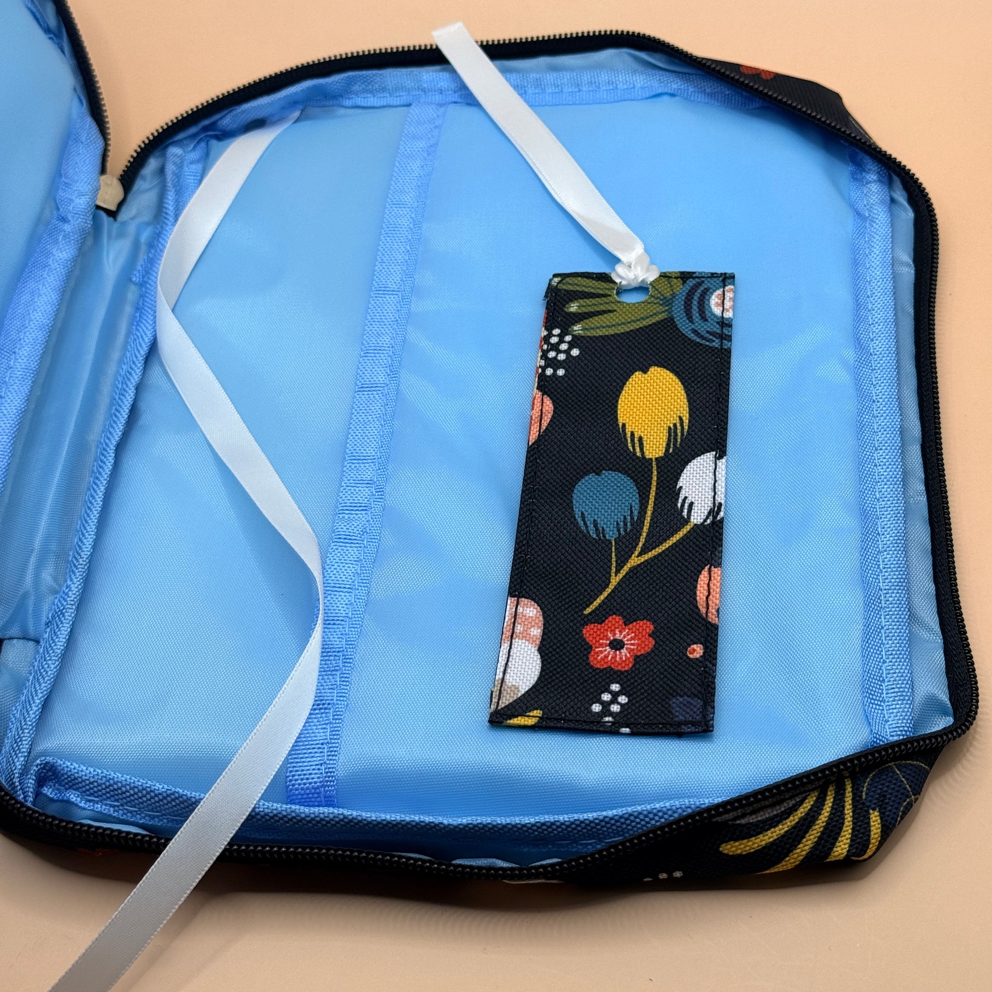 Manual Content Floral Print Portable Bible Bag. — New