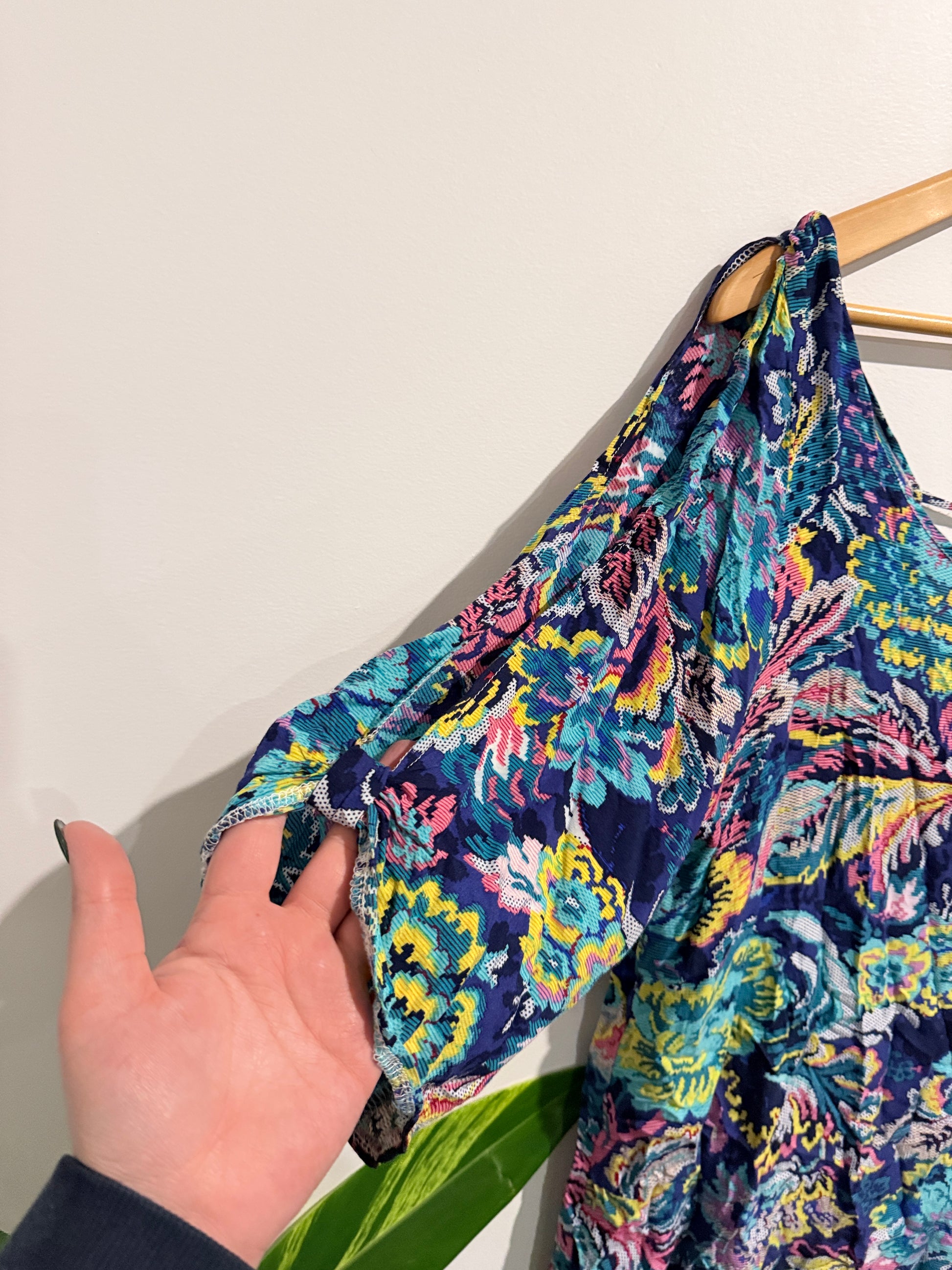 Zen Garden Vibrant Print Cold-shoulder Tunic Size L