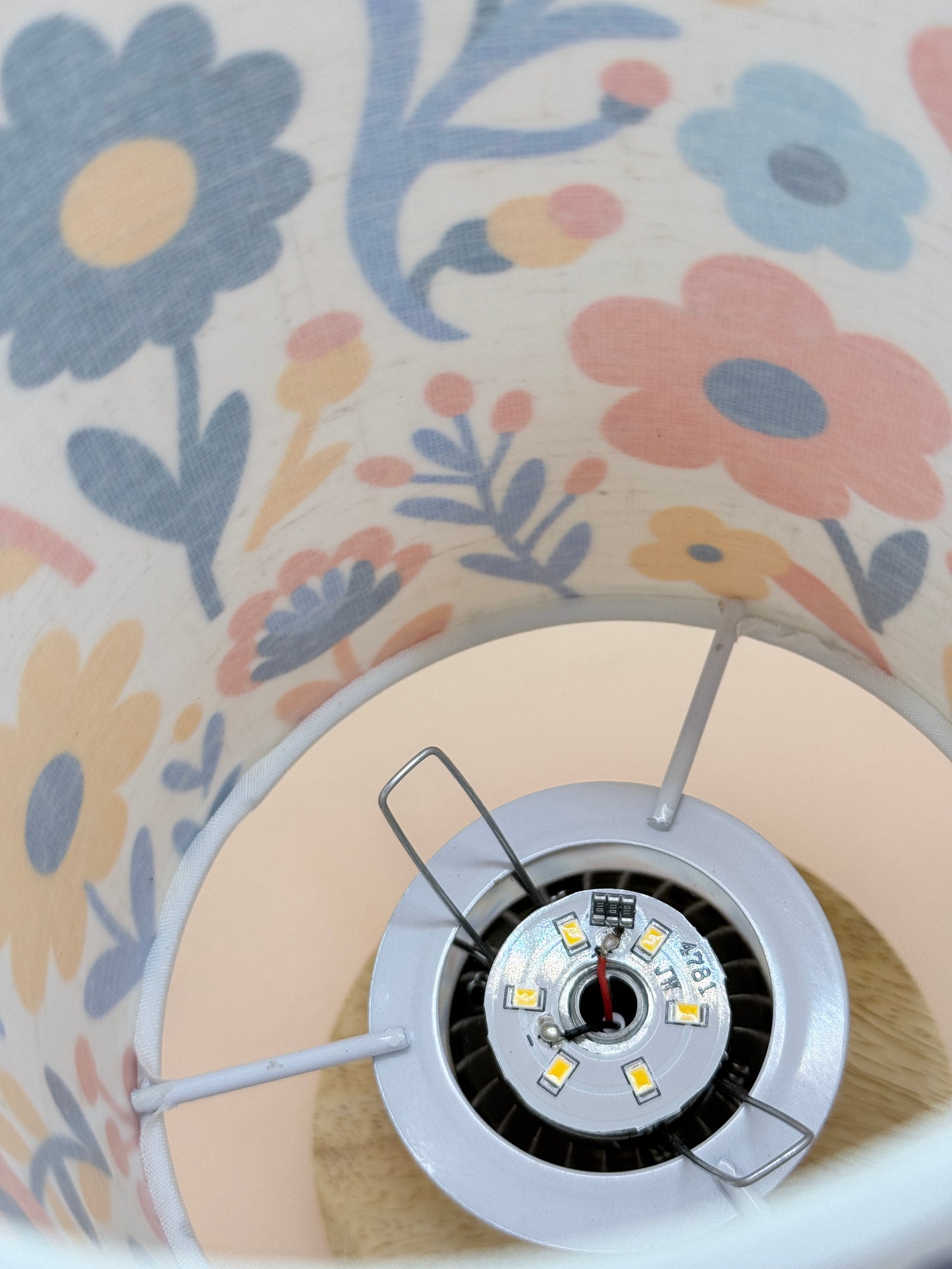 USB Floral Bedside Table Lamp