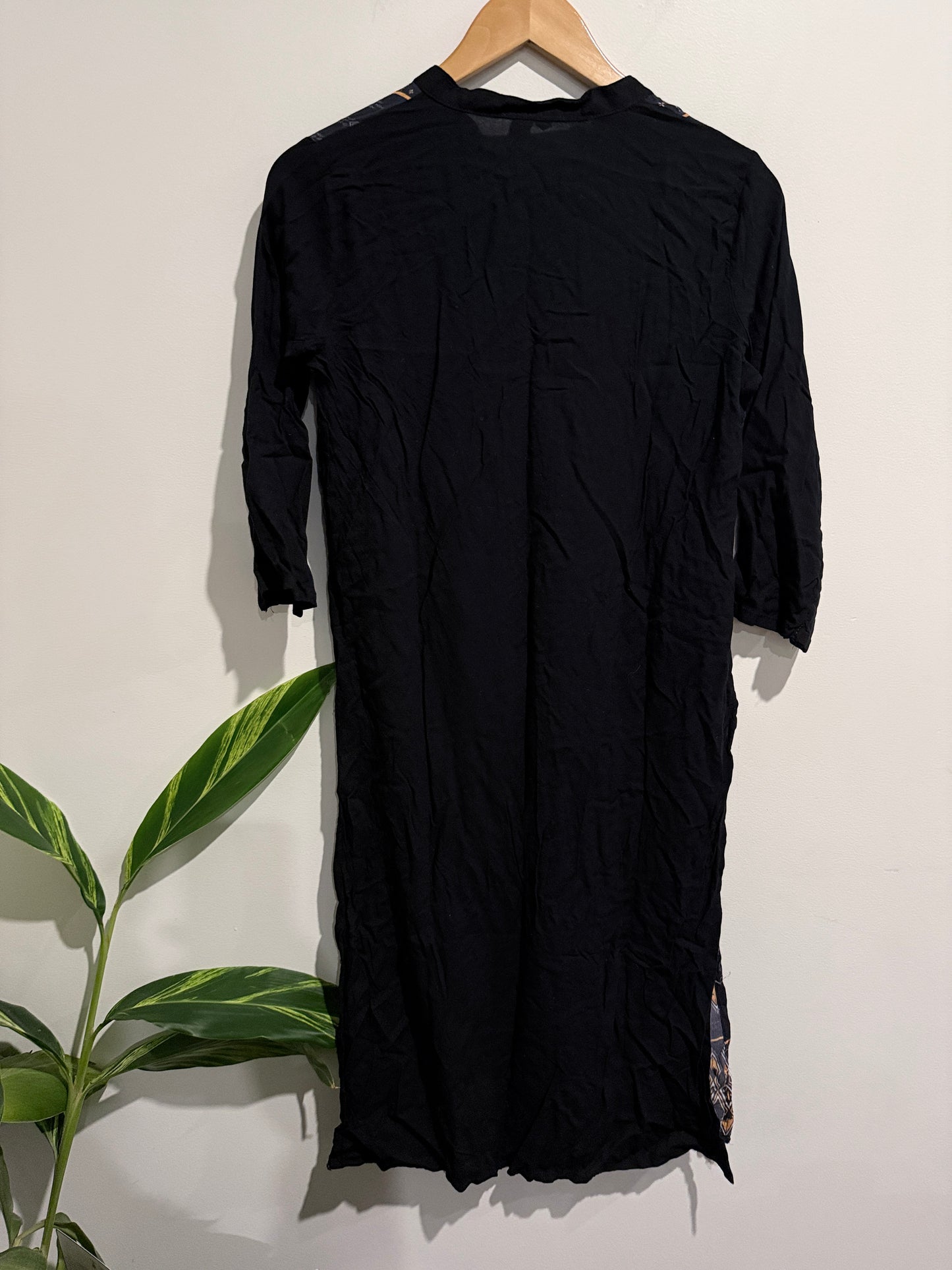 Brand Unknown Crinkle 3/4 Sleeve Dress Size U/Arm to U/Arm 48cm