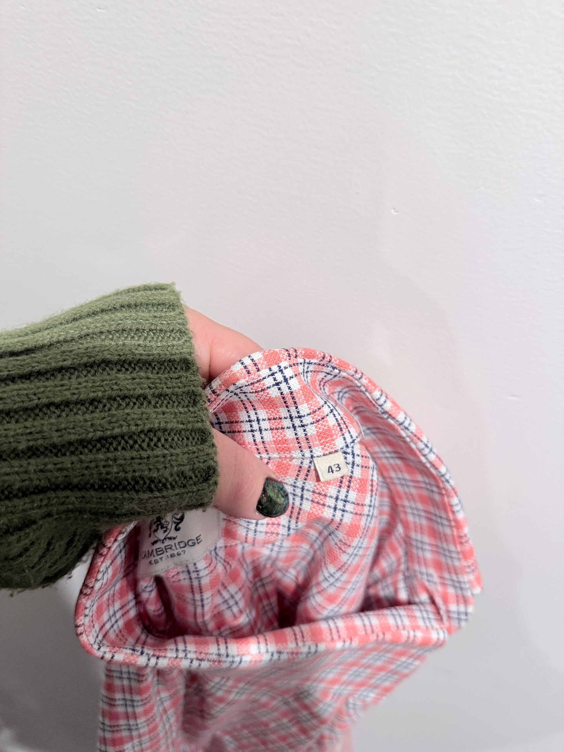 Cambridge Checkered Long-sleeve Shirt Size U/Arm to U/Arm 65cm