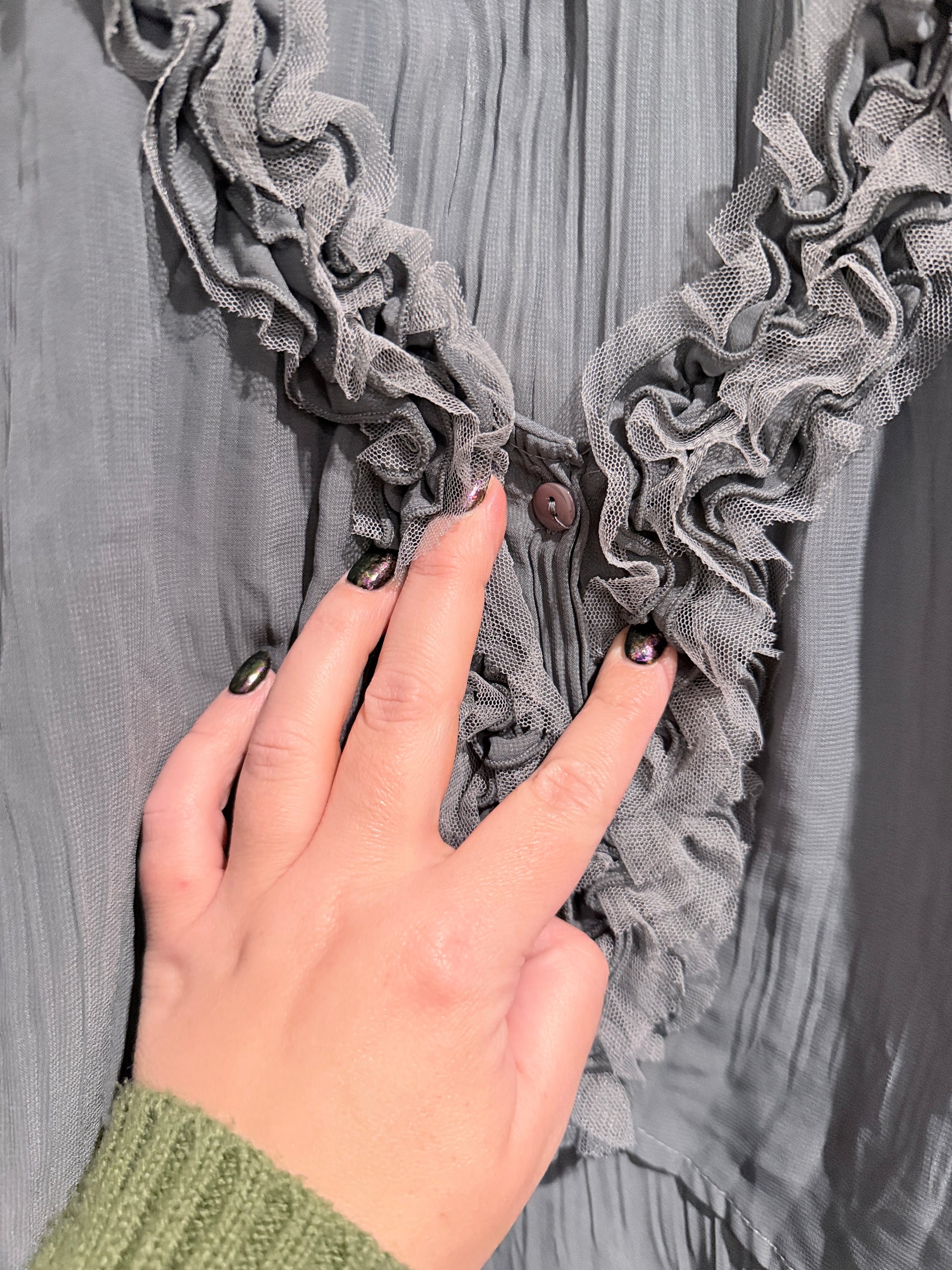 Brand Unknown V-neckline Ruffle Blouse