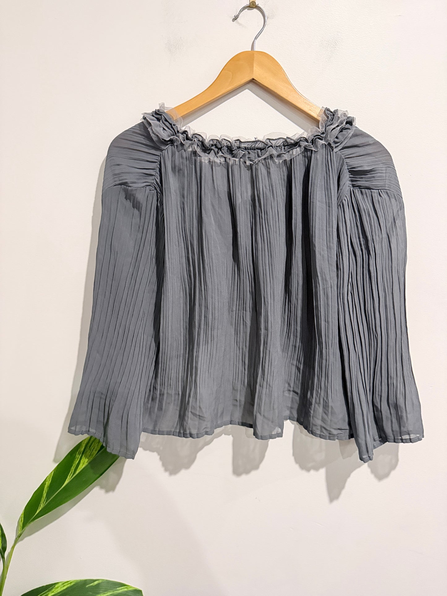 Brand Unknown V-neckline Ruffle Blouse