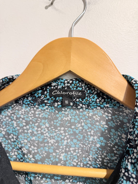 Chlorofile Floral Pattern Short-sleeve V-neck Top Size 16