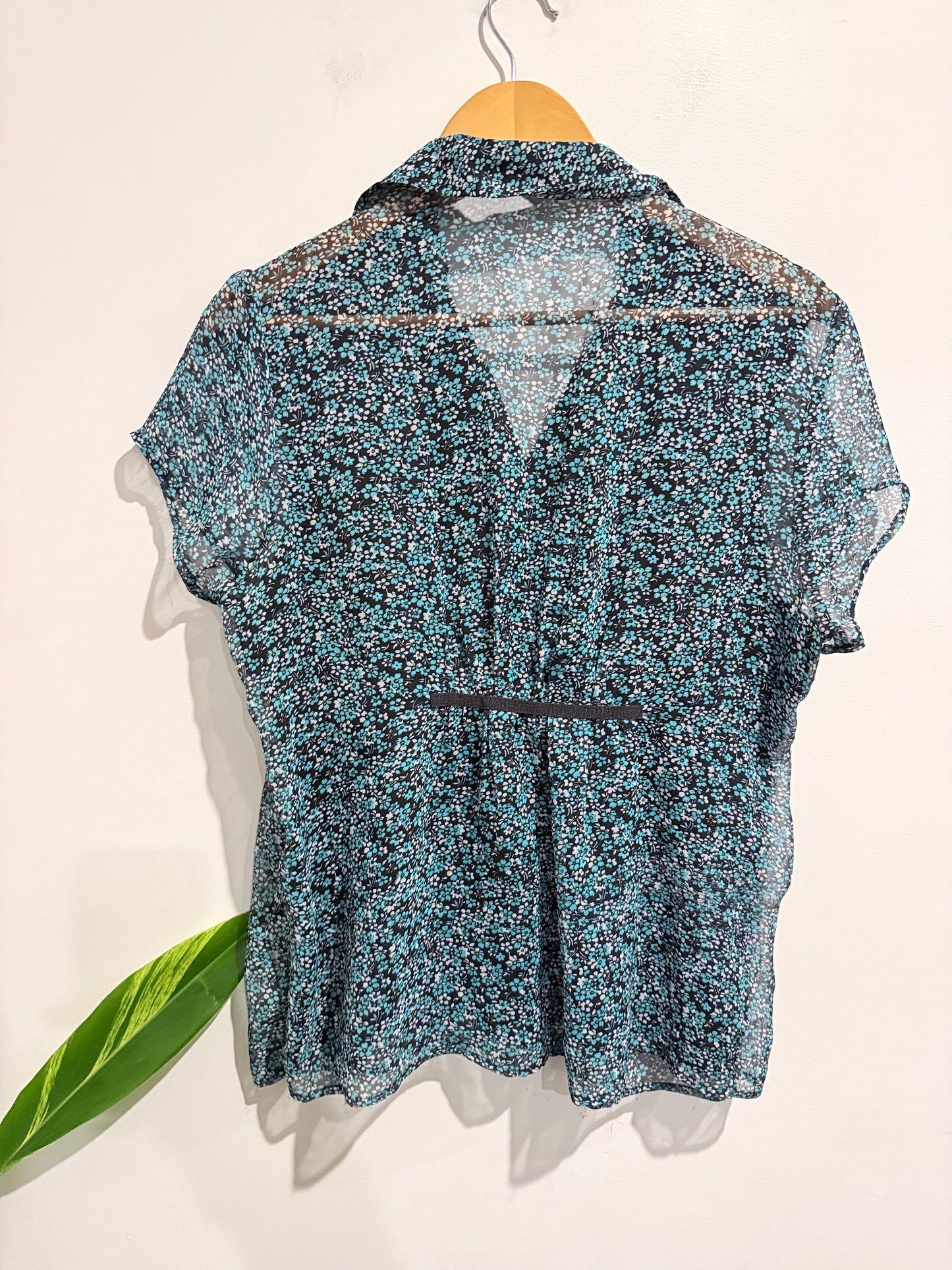 Chlorofile Floral Pattern Short-sleeve V-neck Top Size 16