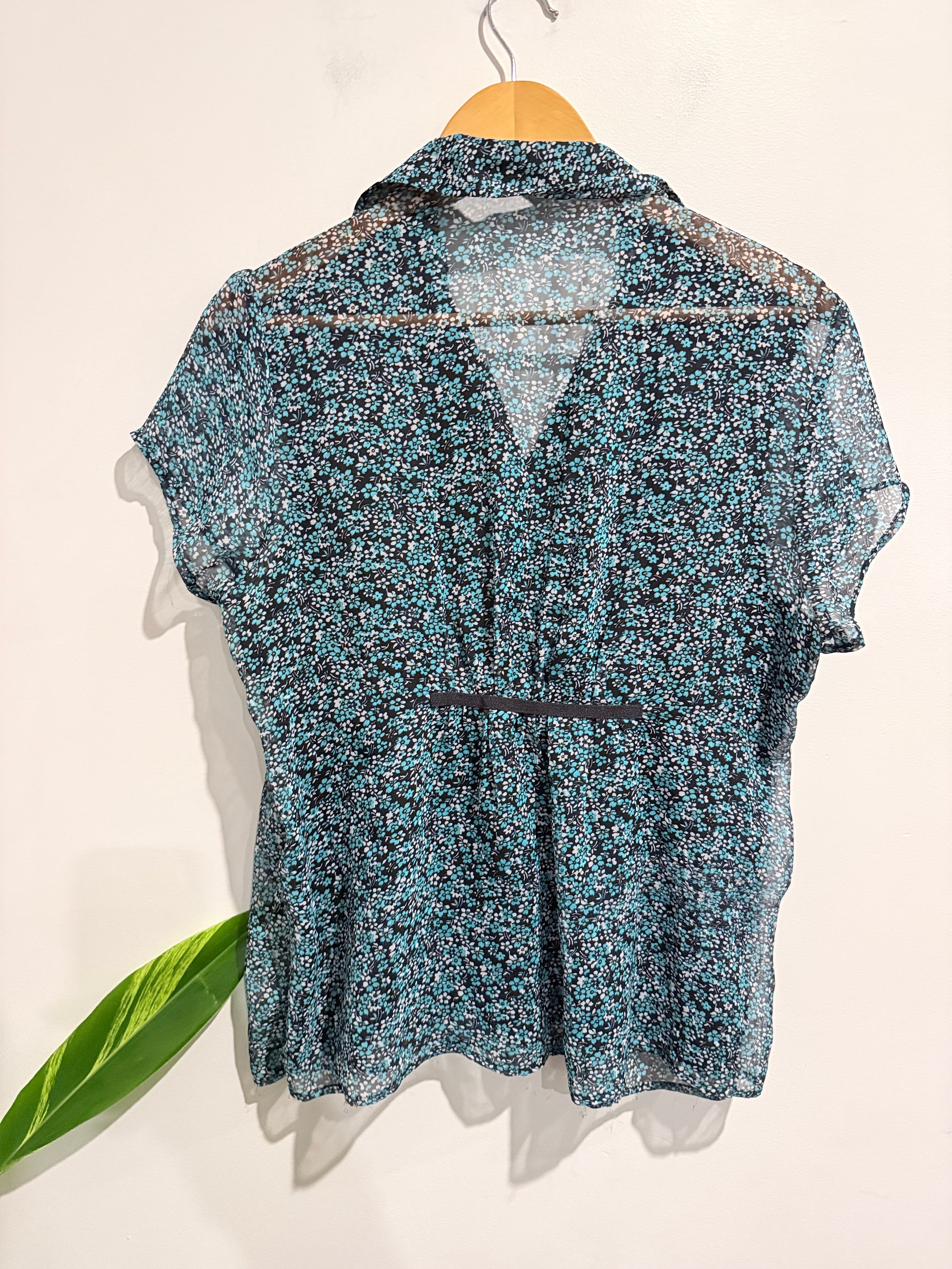Chlorofile Floral Pattern Short-sleeve V-neck Top Size 16