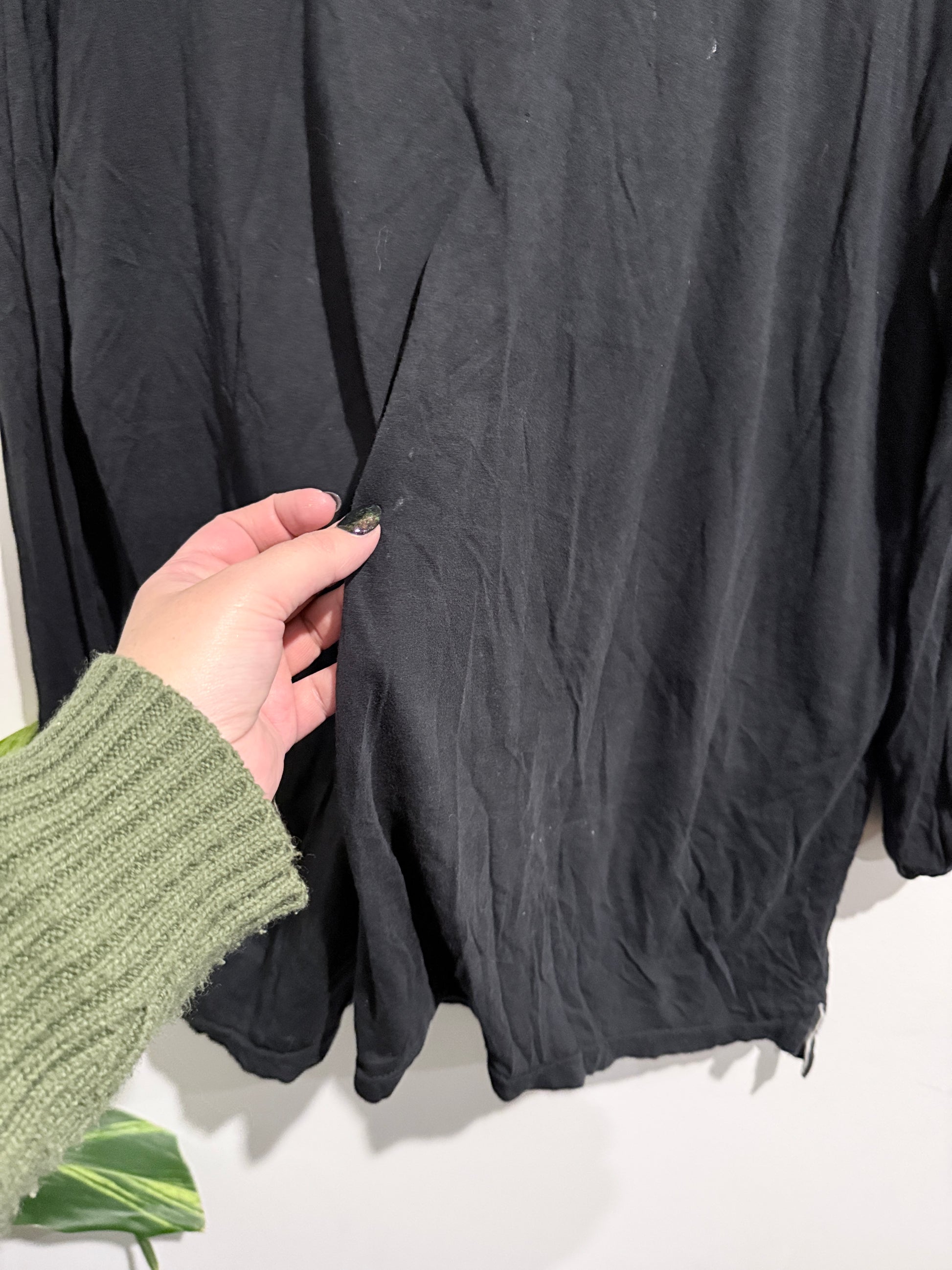 Legoe Long-sleeve Crewneck Top Size U/Arm to U/Arm 54cm