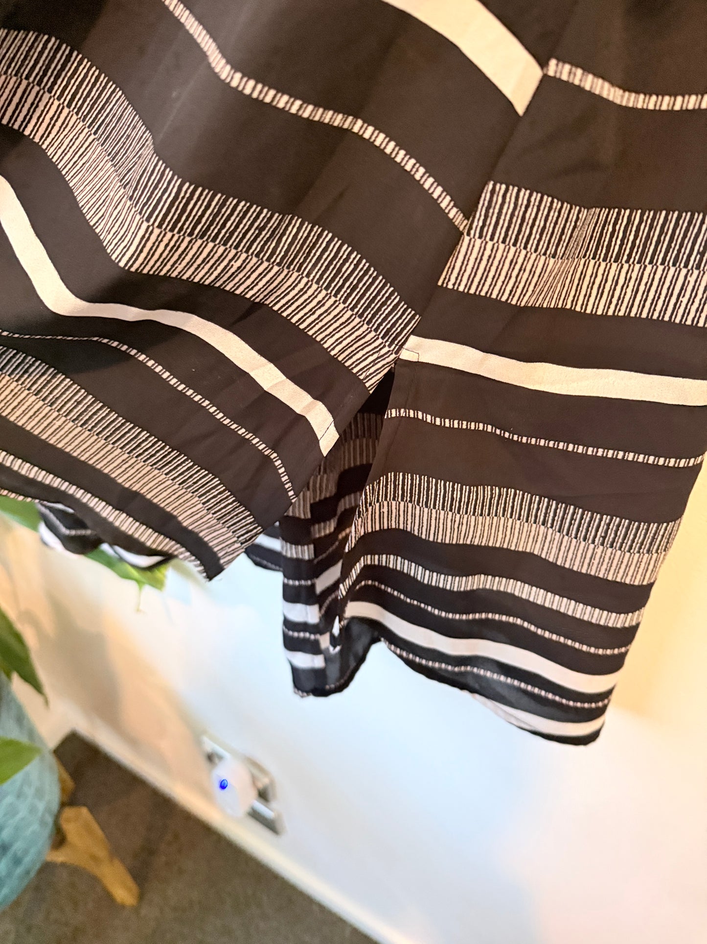 Brand Unknown Striped V-neck T-shirt Size U/Arm to U/Arm 58cm