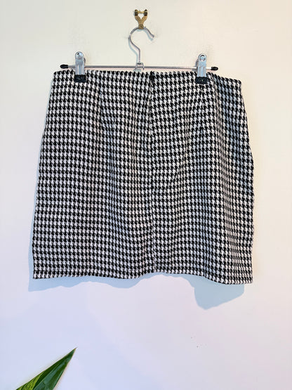 Shein Houndstooth Mini Skirt Size M