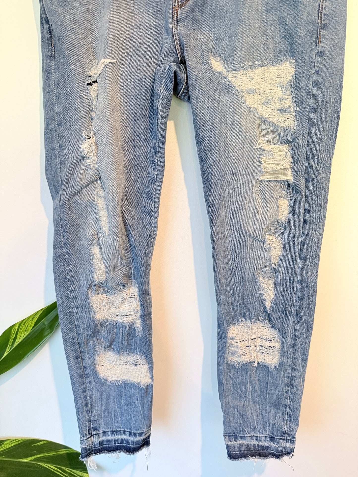 Vero Moda Light-wash Distressed Skinny Jeans Size 29 | Waist: 76cm