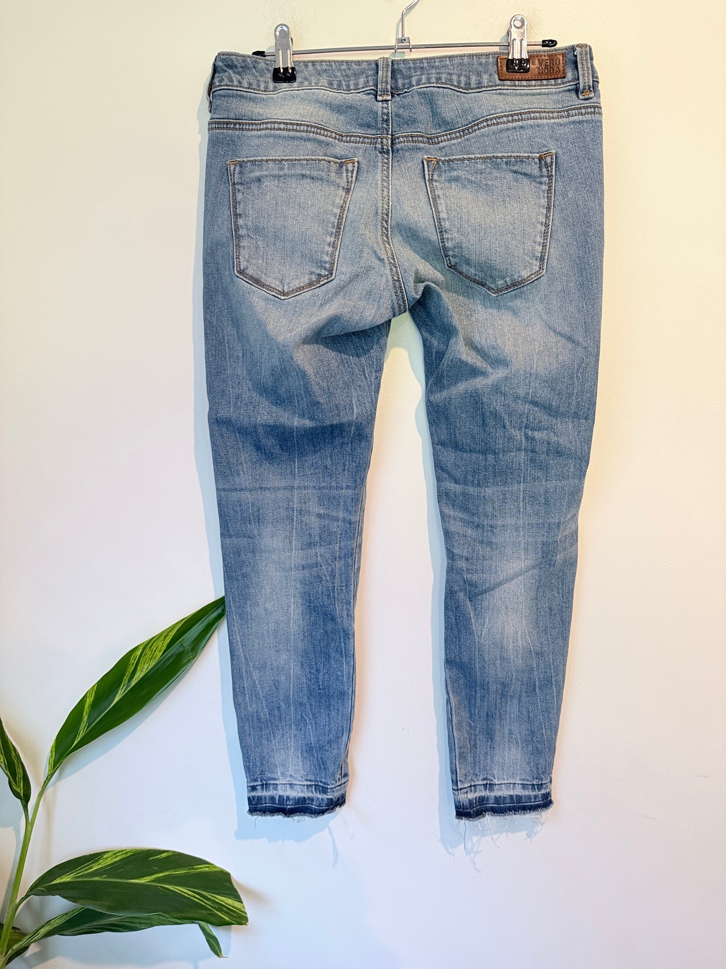 Vero Moda Light-wash Distressed Skinny Jeans Size 29 | Waist: 76cm