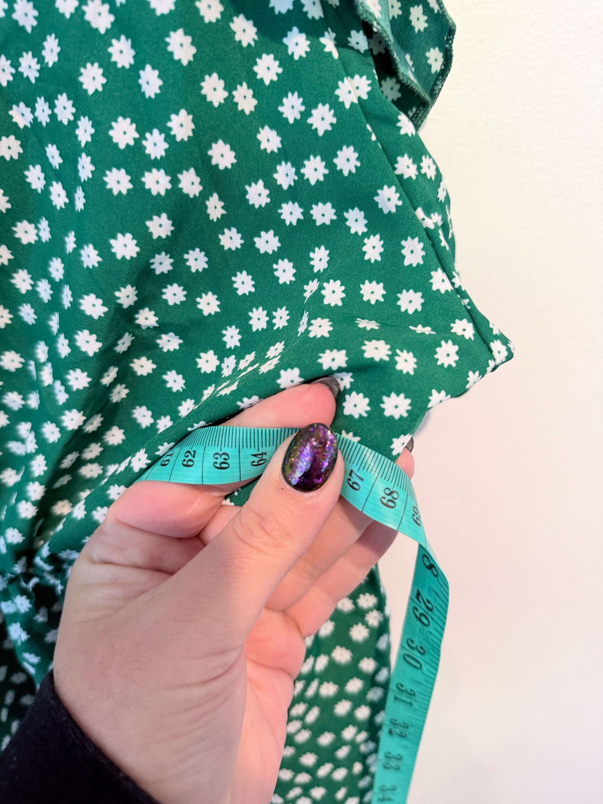 Brand Unknown Polka Dot Ruffle Sleeve Dress Size 5XL | U/Arm to U/Arm 56cm