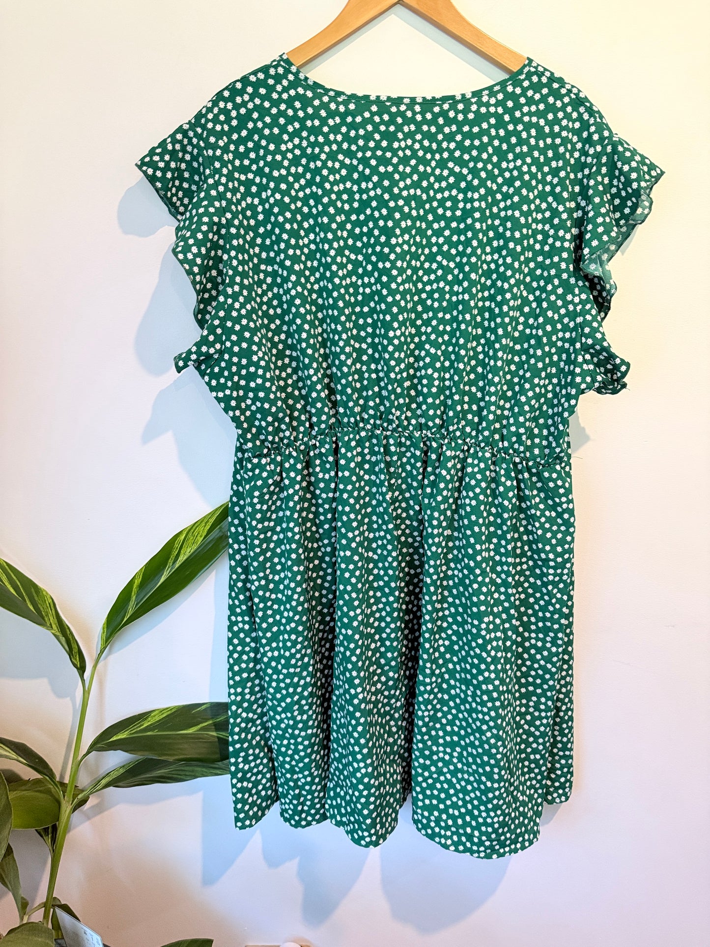 Brand Unknown Polka Dot Ruffle Sleeve Dress Size 5XL | U/Arm to U/Arm 56cm