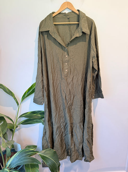 Brand Unknown Crinkle Dress Size 5XL | U/Arm to U/Arm 67cm