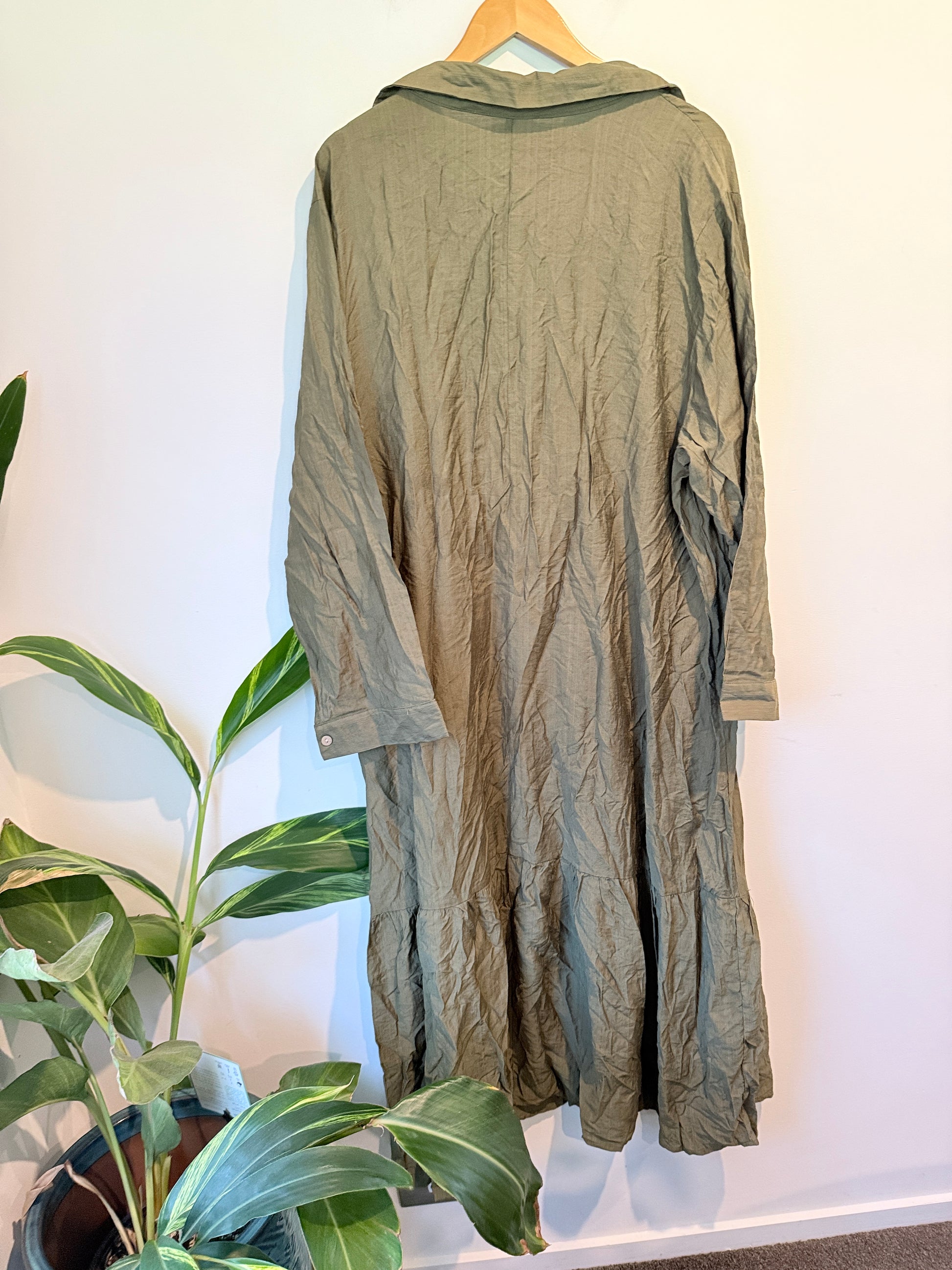 Brand Unknown Crinkle Dress Size 5XL | U/Arm to U/Arm 67cm