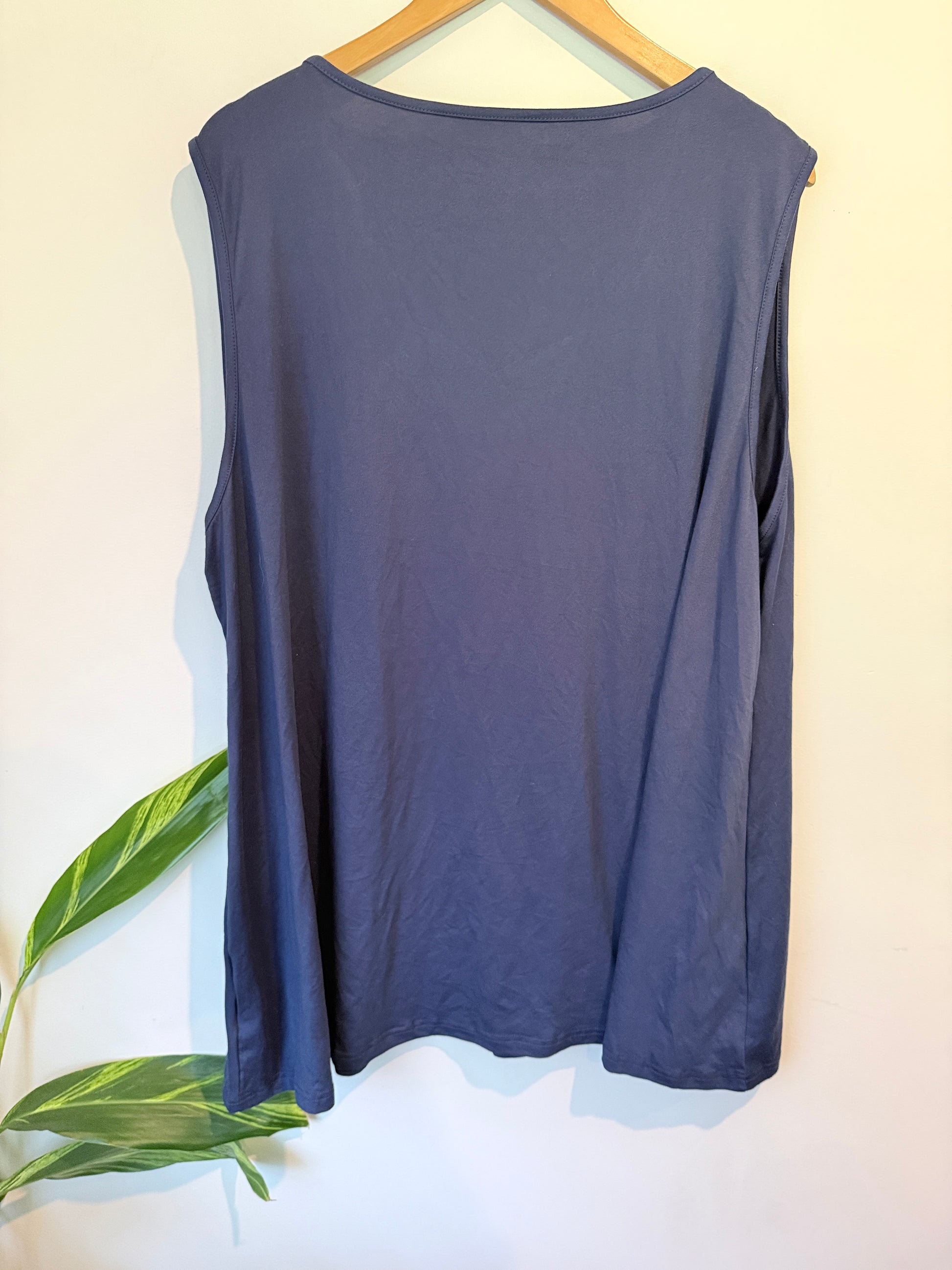 Brand Unknown Sleeveless Tank Top Size 5XL | U/Arm to U/Arm 67cm