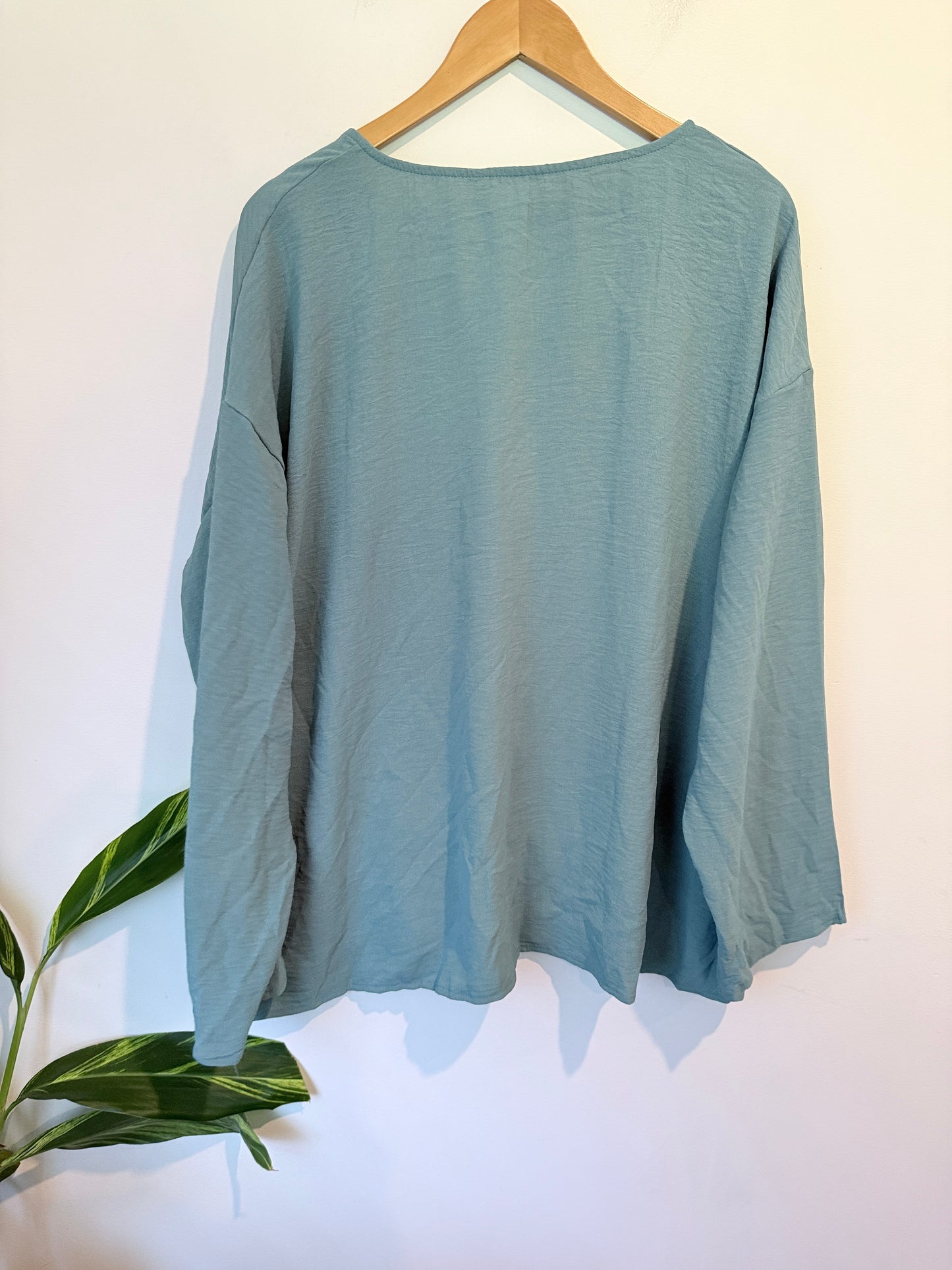 Brand Unknown Relaxed-fit Lightweight V-neck Cardigan Size 5XL | U/Arm to U/Arm 72cm