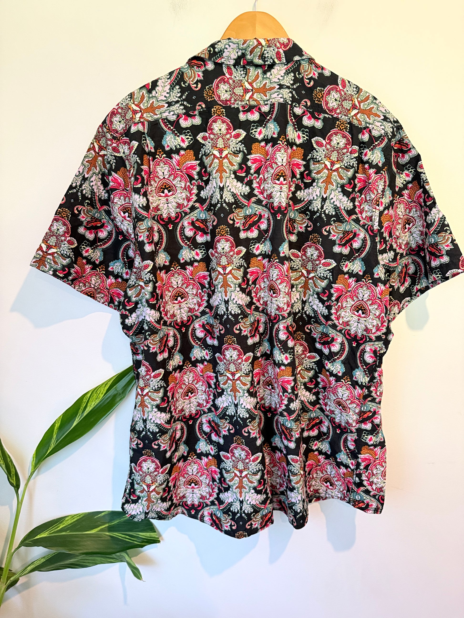 &Lo&behold Short-sleeve Casual Button-down Shirt Size 4XL | U/Arm to U/Arm 70cm
