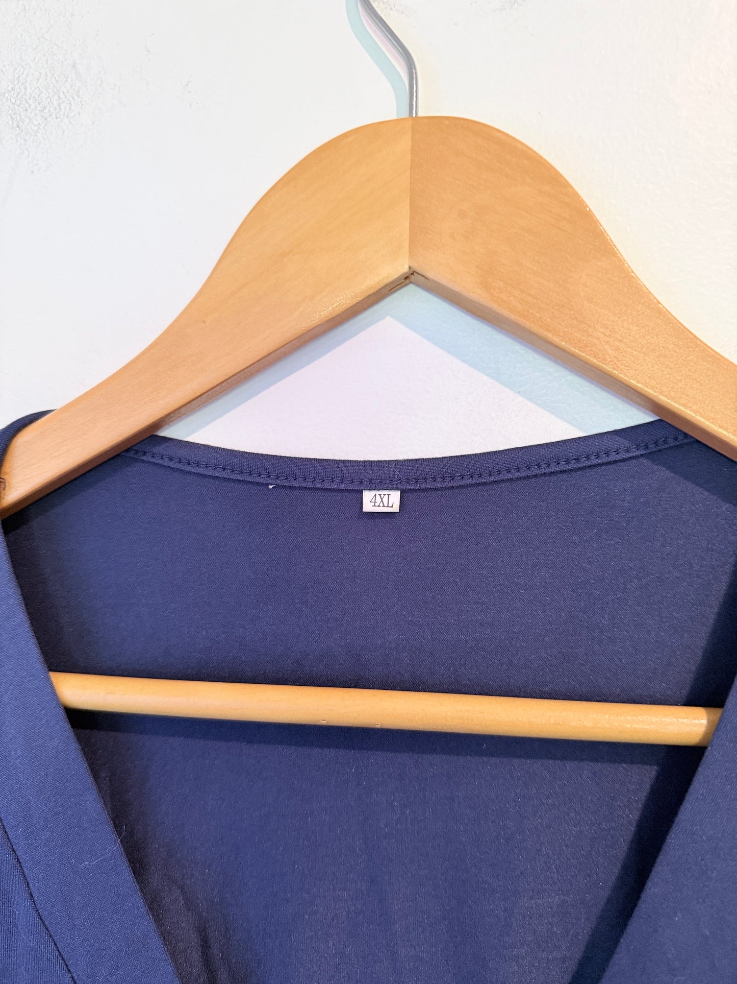 Brand Unknown V-neckline Sleeveless Top Size 4XL | U/Arm to U/Arm 64cm