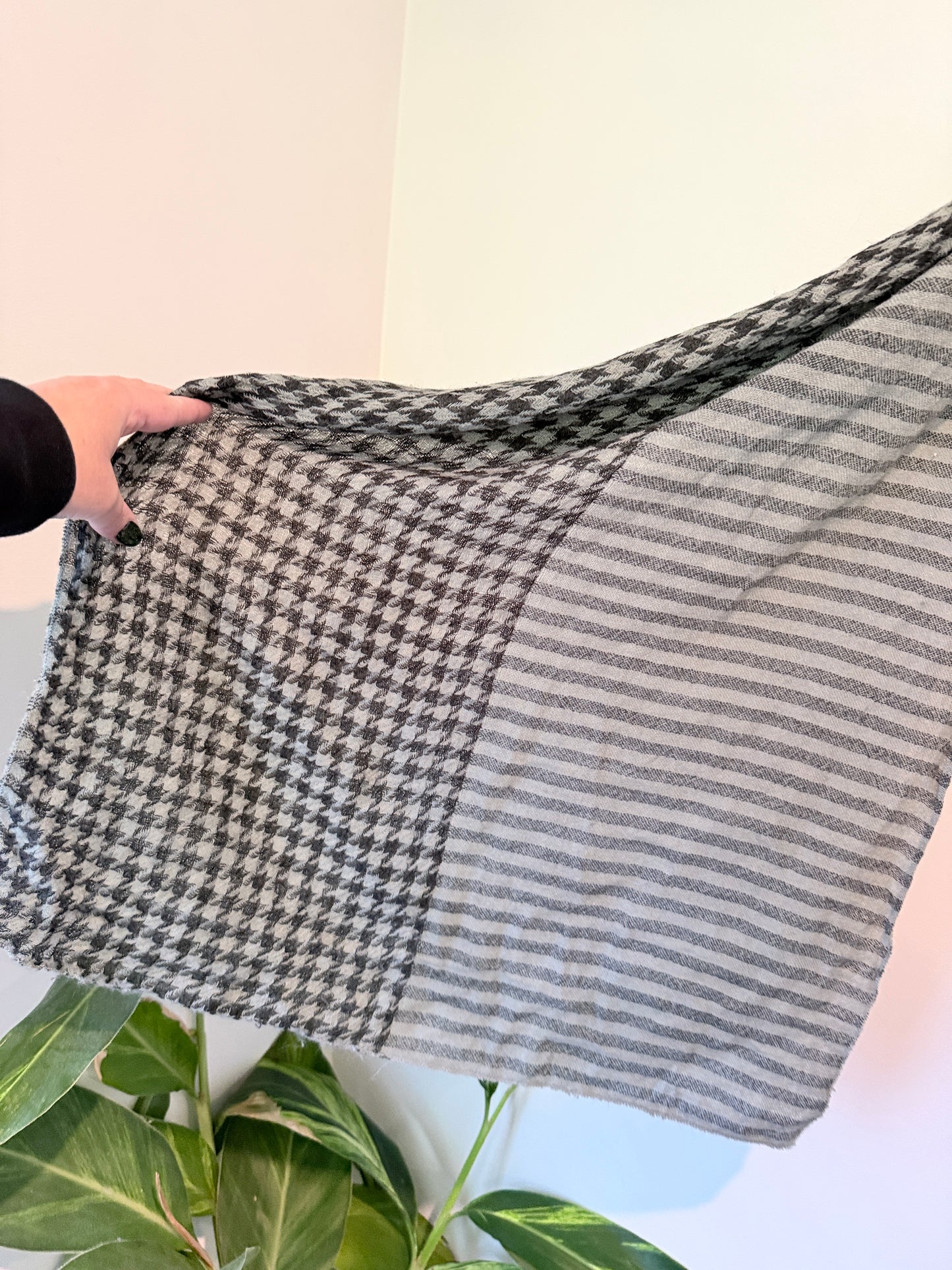 Stile Benetton Reversible Monochrome Houndstooth Scarf