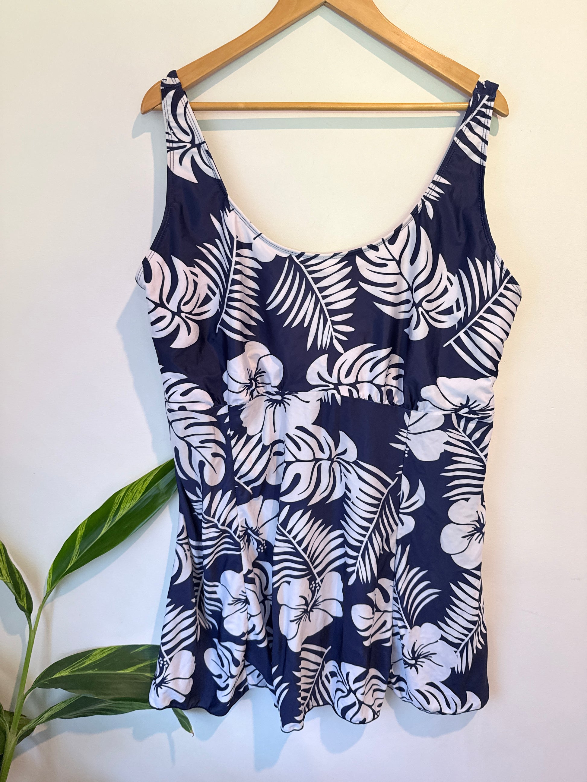 Brand Unknown Sleeveless Tank Top Size U/Arm to U/Arm 63cm