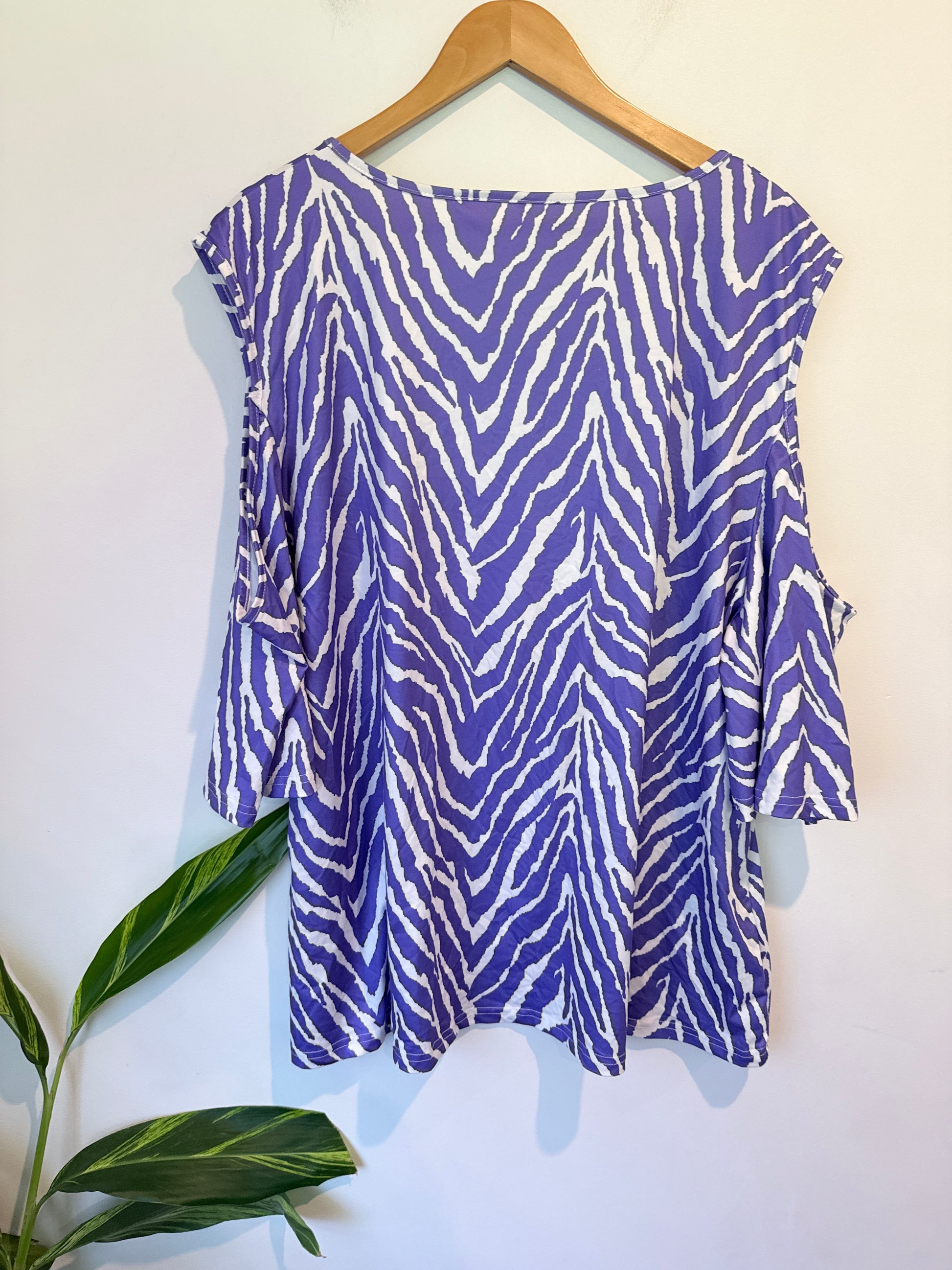 Brand Unknown Zebra Print Cold-shoulder Top Size U/Arm to U/Arm 72cm