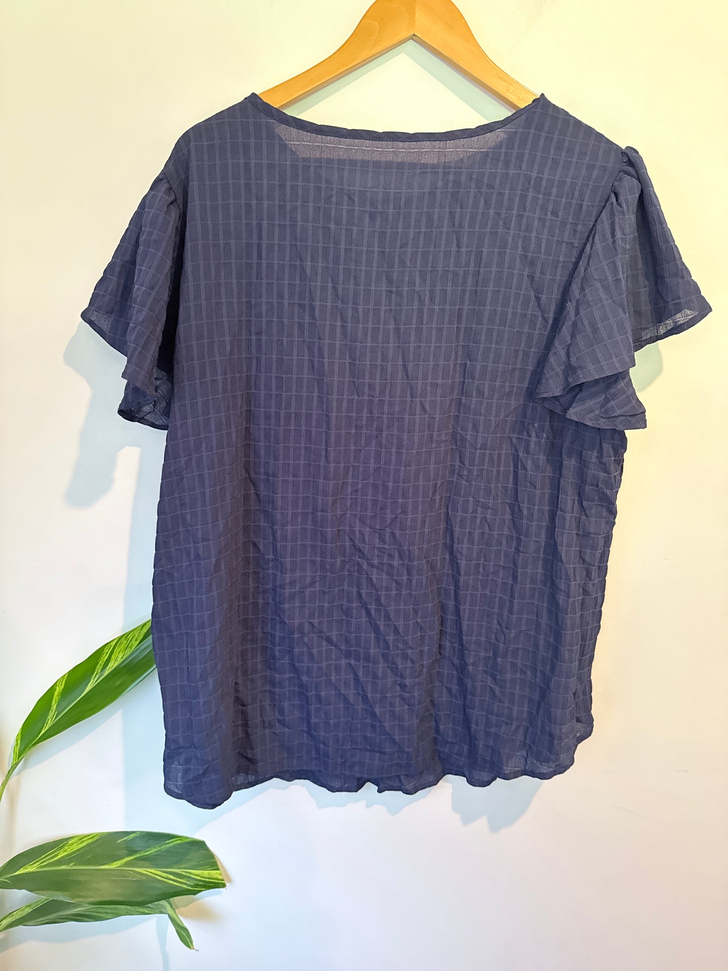 Brand Unknown Pinstriped Flutter-sleeve Shirt Size 5XL | U/Arm to U/Arm 65cm