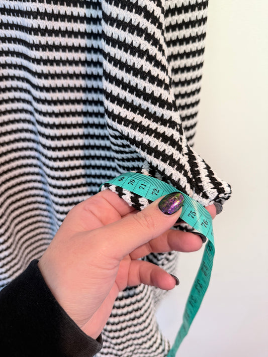 Brand Unknown Striped Knit Sweater Size U/Arm to U/Arm 75cm